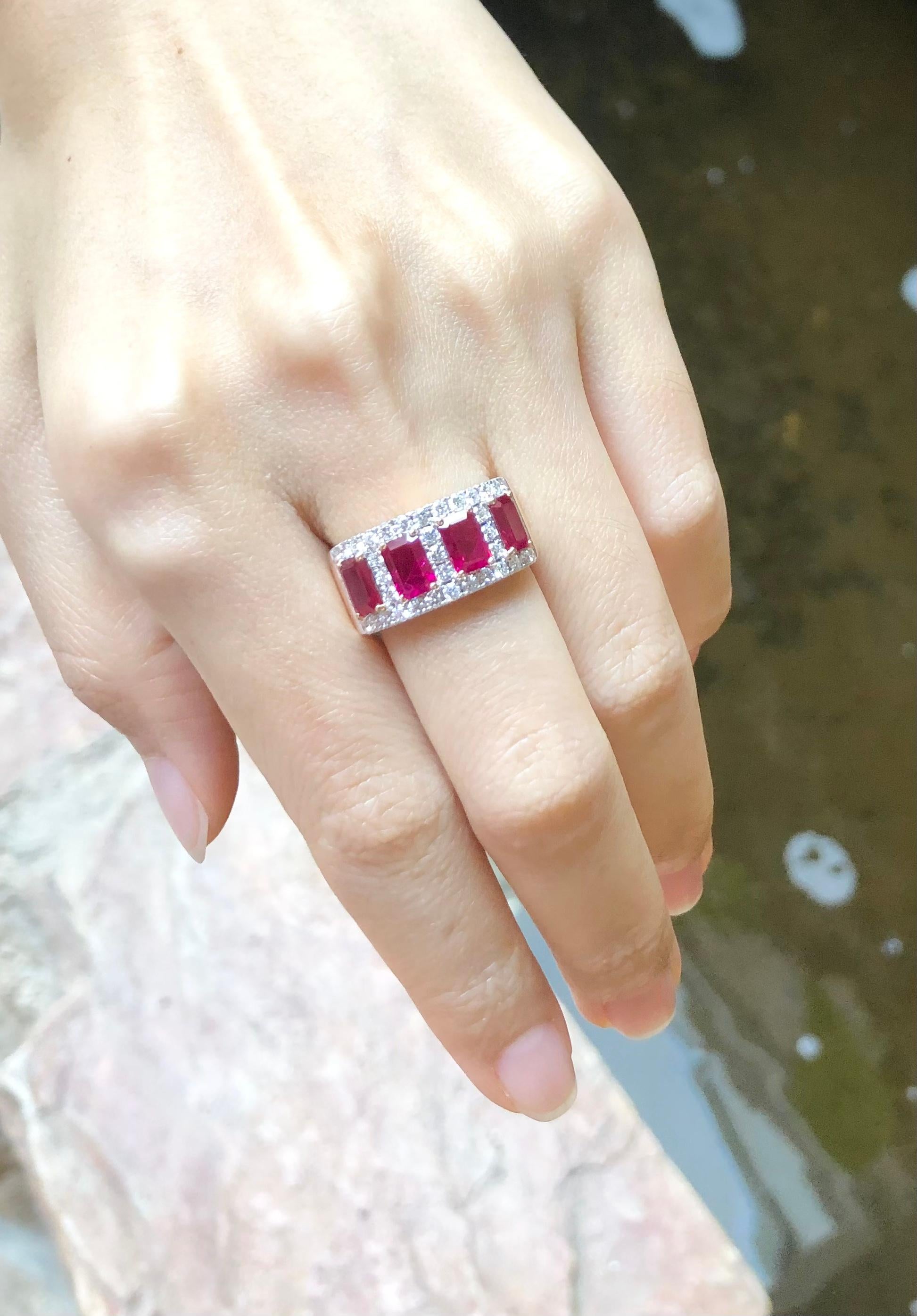 Bague en or rose 18 carats sertie d'un rubis de 2,59 carats et de diamants de 0,82 carat en vente 3