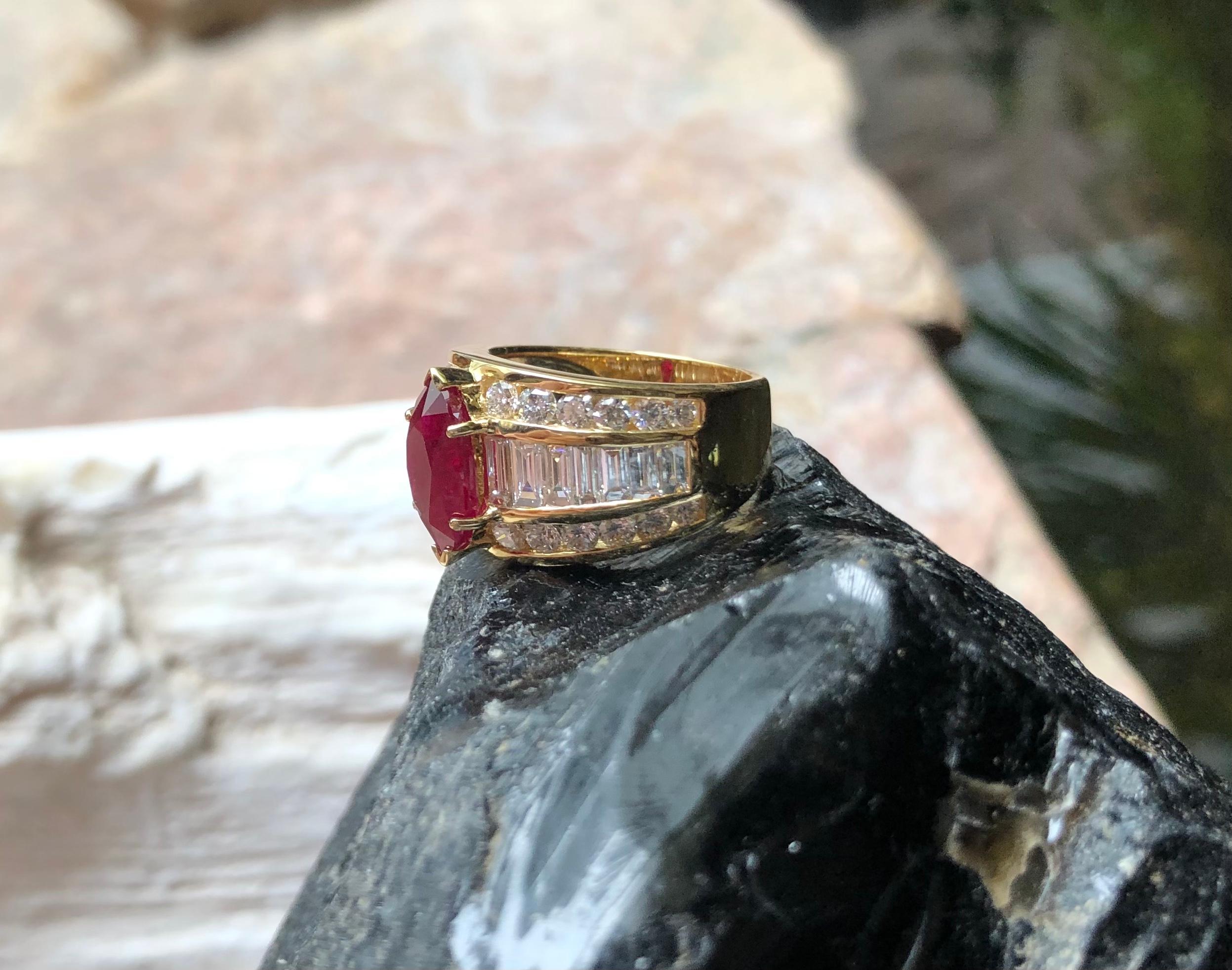 Ruby 2.71 Carats with Diamond 2.59 Carats Ring Set in 18 Karat Gold Settings For Sale 2