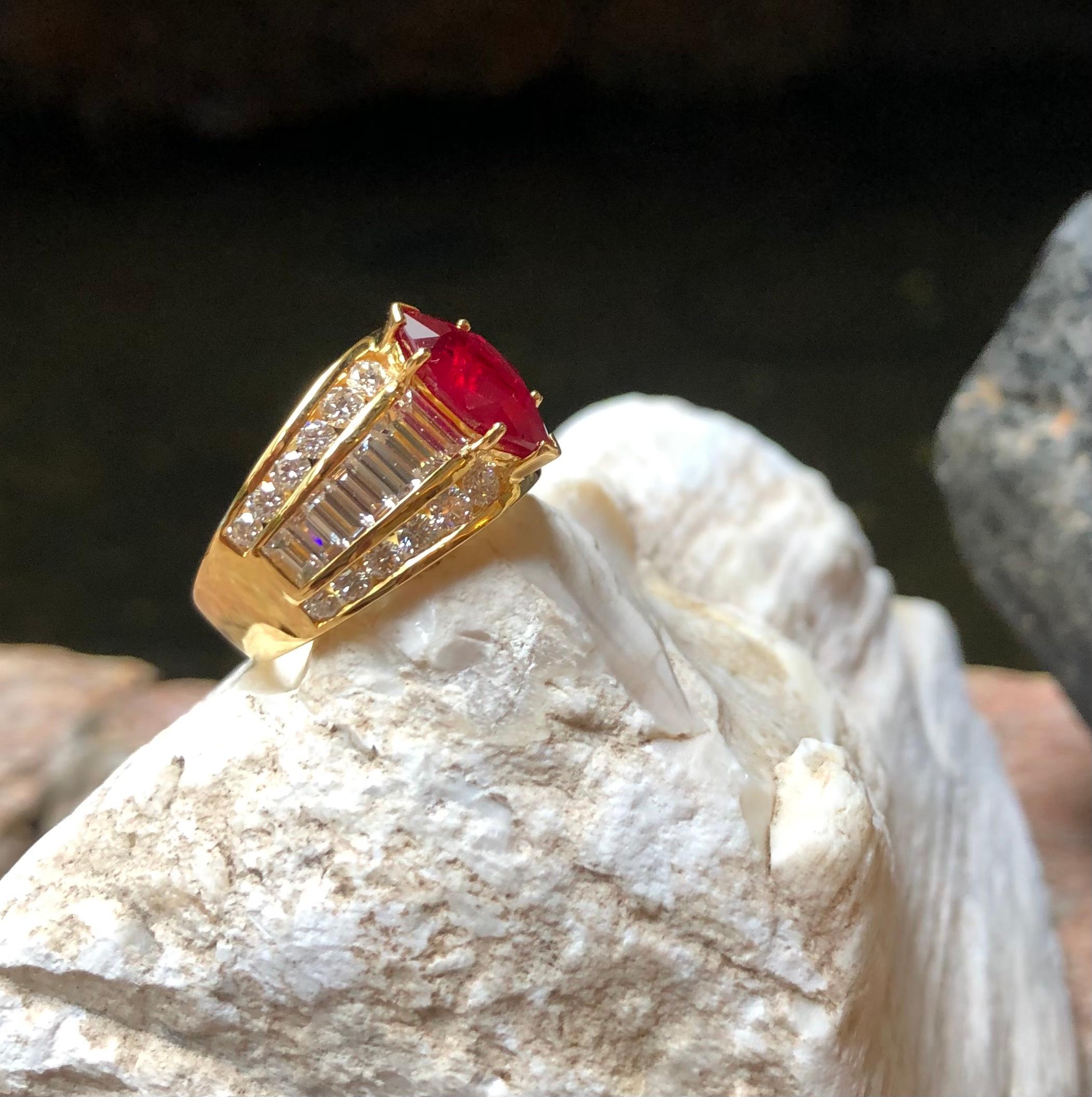 Ruby 2.71 Carats with Diamond 2.59 Carats Ring Set in 18 Karat Gold Settings For Sale 3