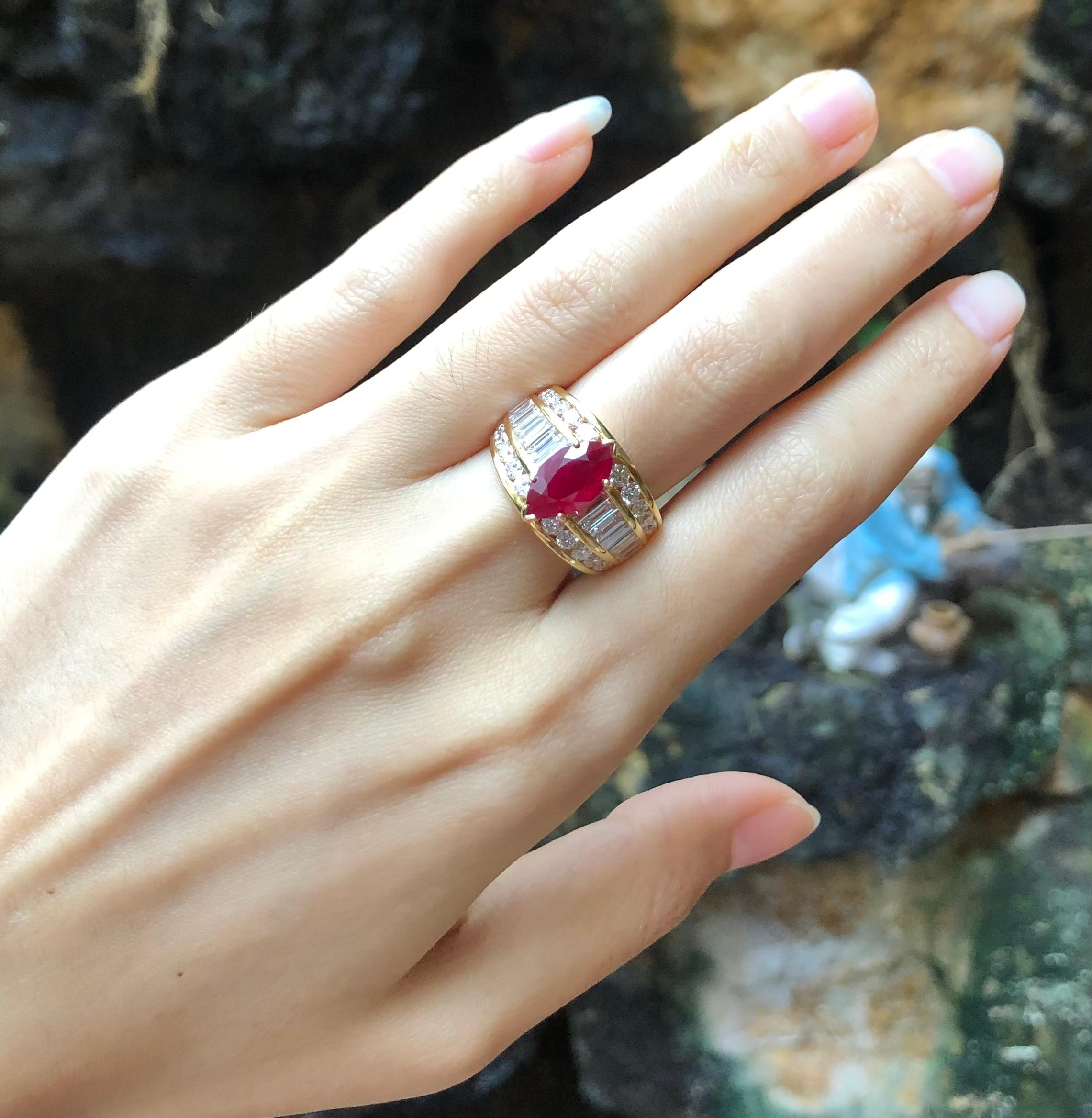 Contemporain Bague en or 18 carats sertie d'un rubis de 2,71 carats et d'un diamant de 2,59 carats en vente