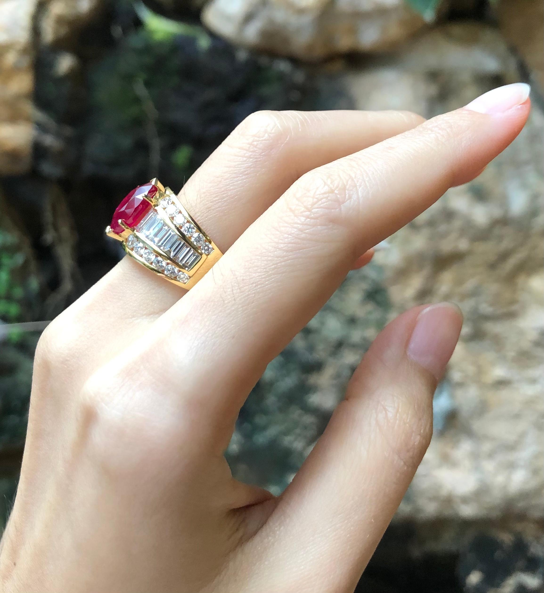 Ruby 2.71 Carats with Diamond 2.59 Carats Ring Set in 18 Karat Gold Settings In New Condition For Sale In Bangkok, TH