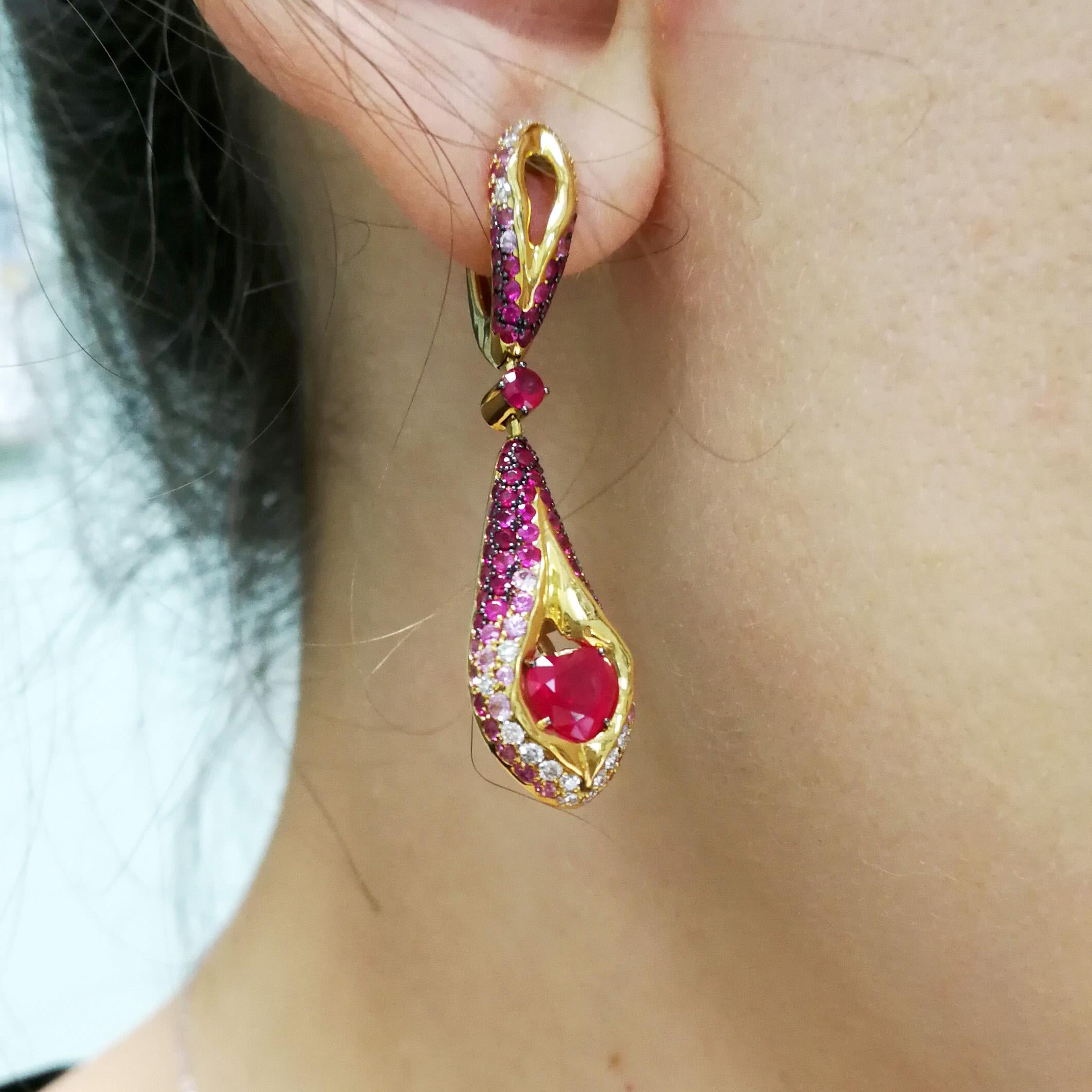 Ruby 3.34 Carat Pink Sapphires Diamonds 18 Karat Yellow Gold HeartBeat Suite For Sale 5