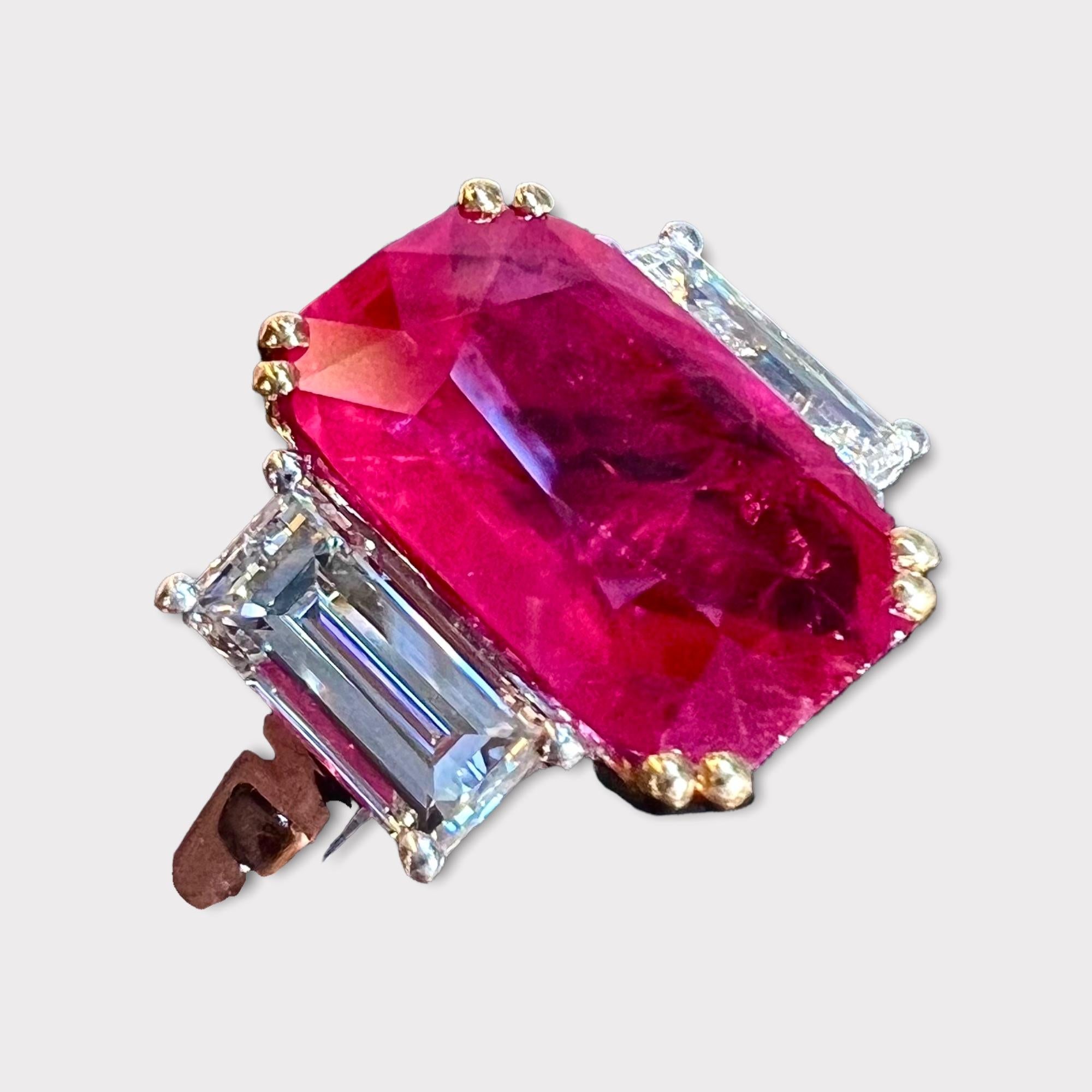 Ruby : 4, 07 Carat and Two Diamonds : 1, 19 Carat Engagement Ring In Good Condition In SAINT-OUEN-SUR-SEINE, FR