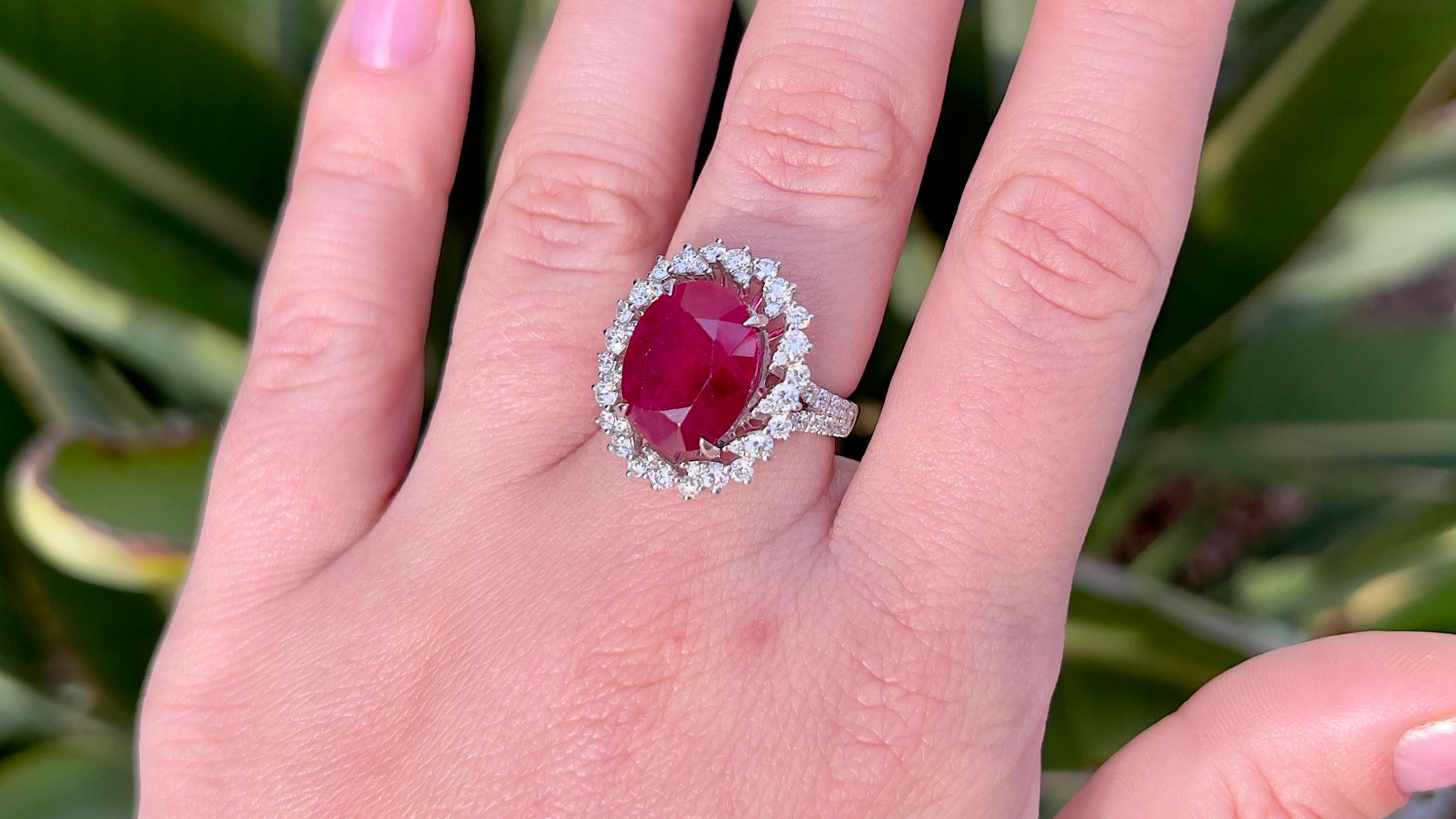 Contemporary Ruby 6.50 Carat Ring with Diamonds 1.40 Carats Total 14k Gold For Sale