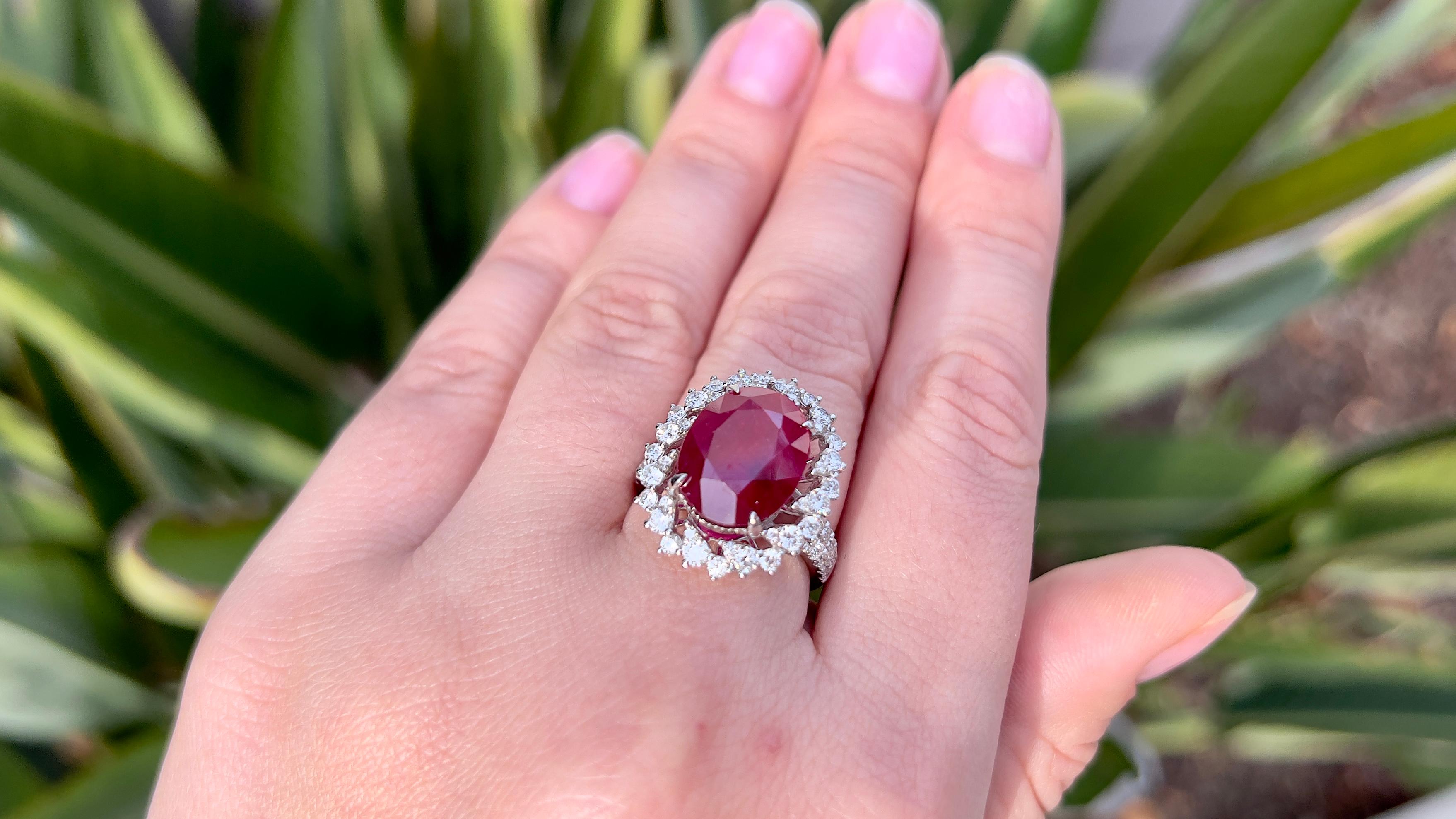 Contemporary Ruby 6.50 Carat Ring with Diamonds 1.40 Carats Total 14k Gold For Sale