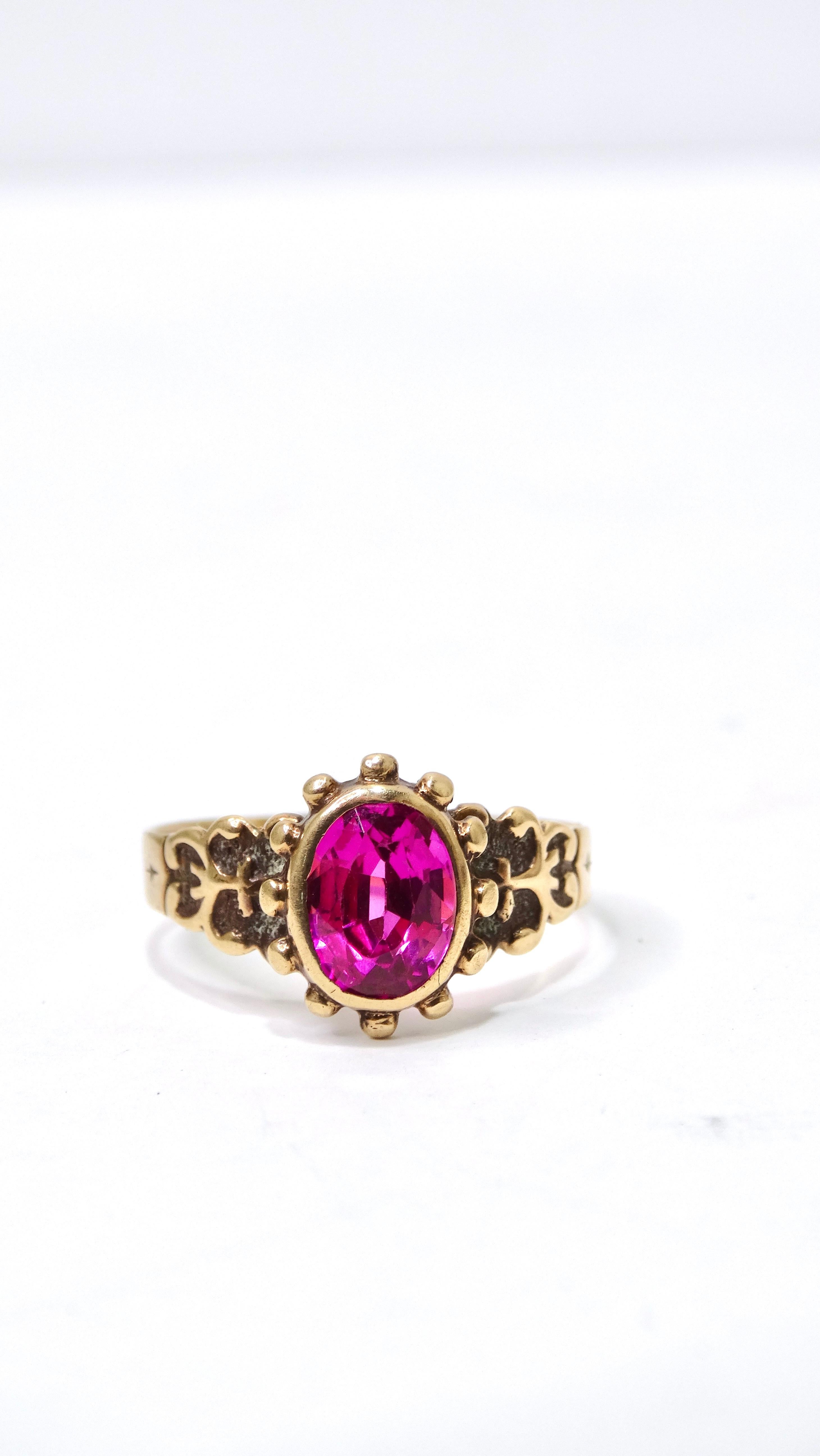 Ruby and 14k Gold Solitaire Ring In Excellent Condition For Sale In Scottsdale, AZ