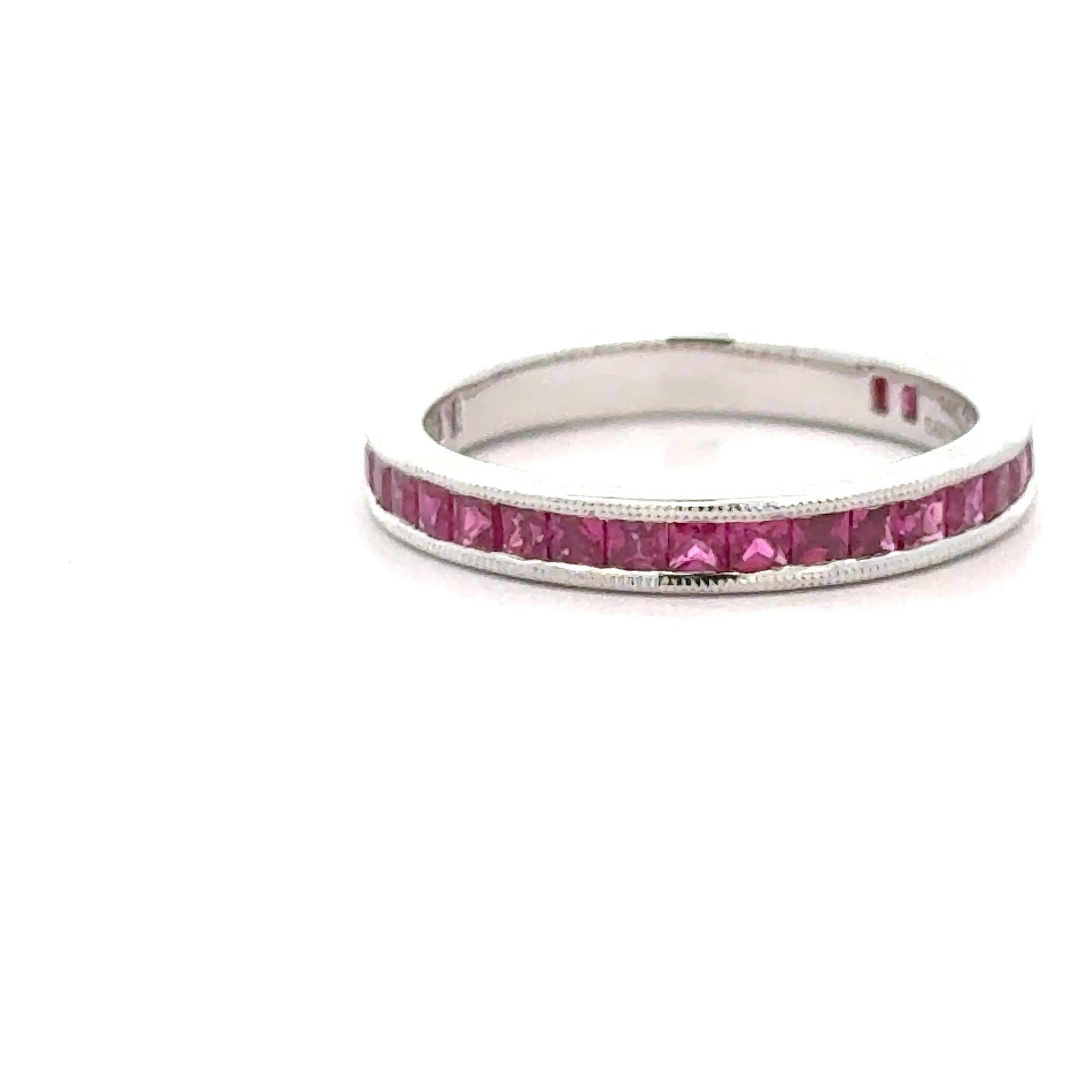 Anillo/anillo apilable de rubí y oro blanco de 14 quilates Moderno en venta