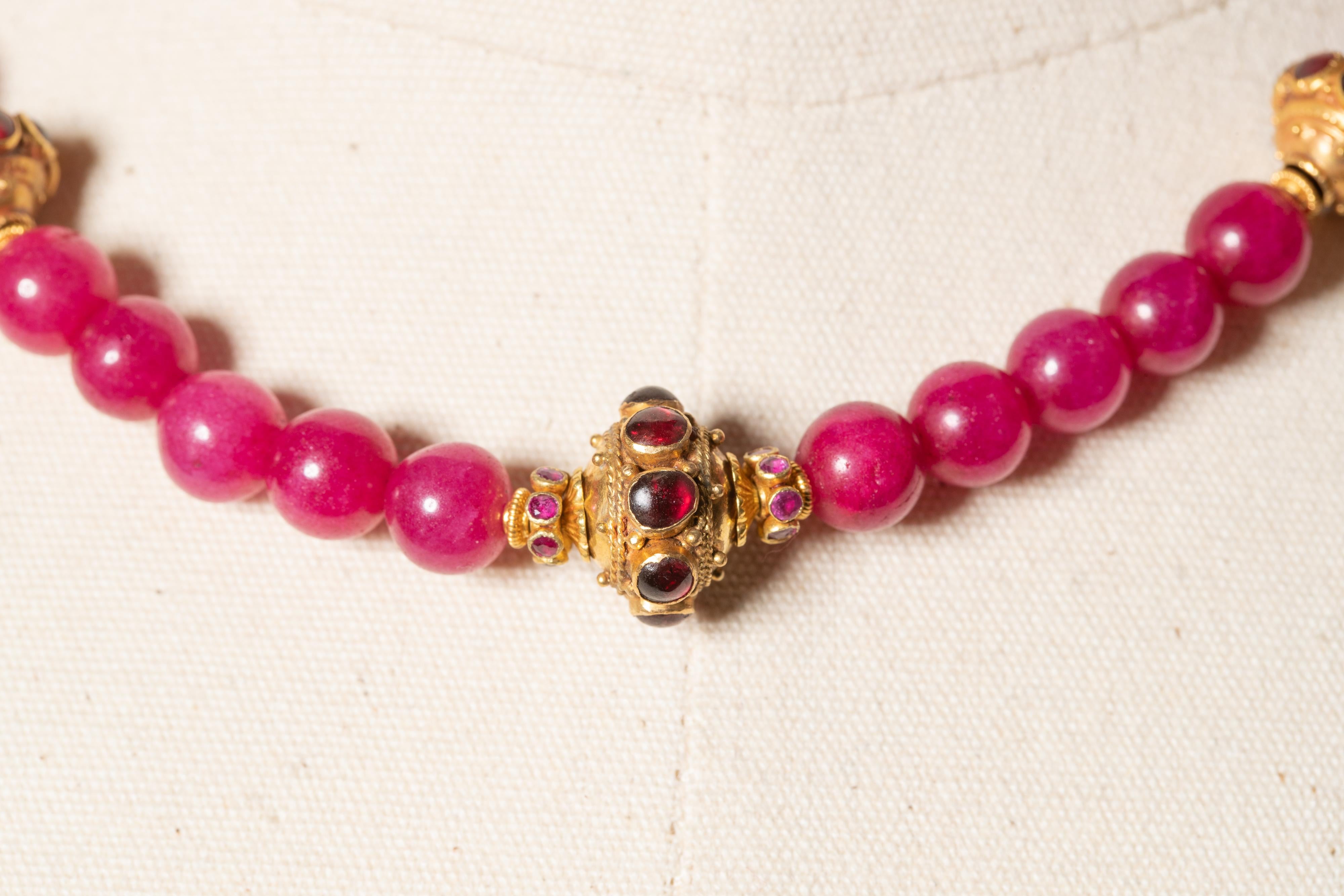 Perle Collier de perles en rubis et or 22K par Deborah Lockhart Phillips en vente