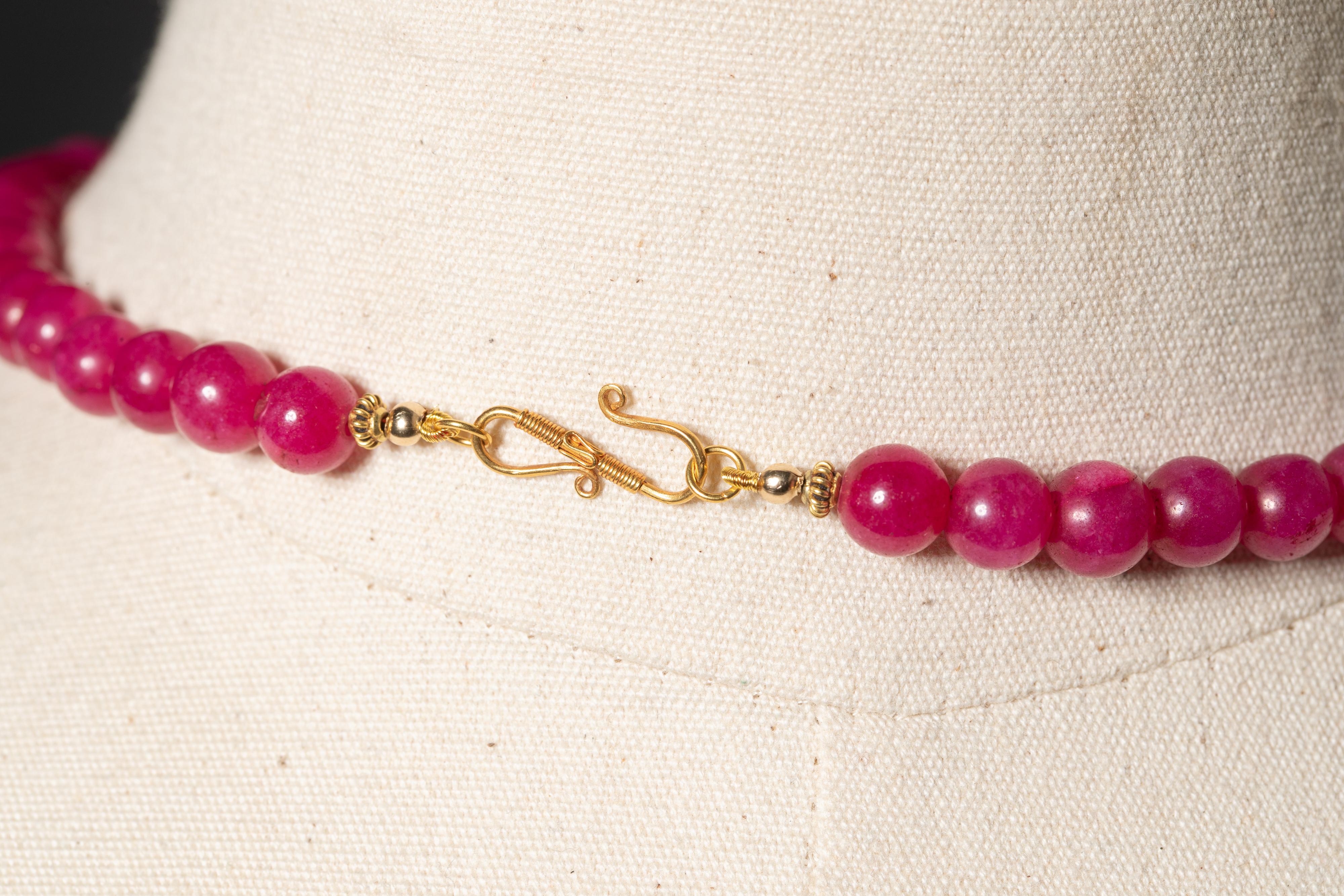 Collier de perles en rubis et or 22K par Deborah Lockhart Phillips Bon état - En vente à Nantucket, MA