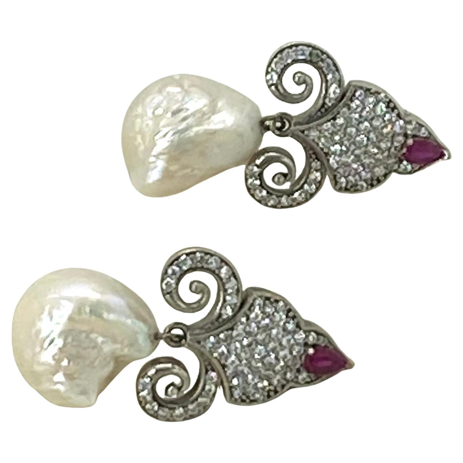 Donna Ruby and Baroque Pearl Fleur-de-Lis Dangle Earrings in vendita