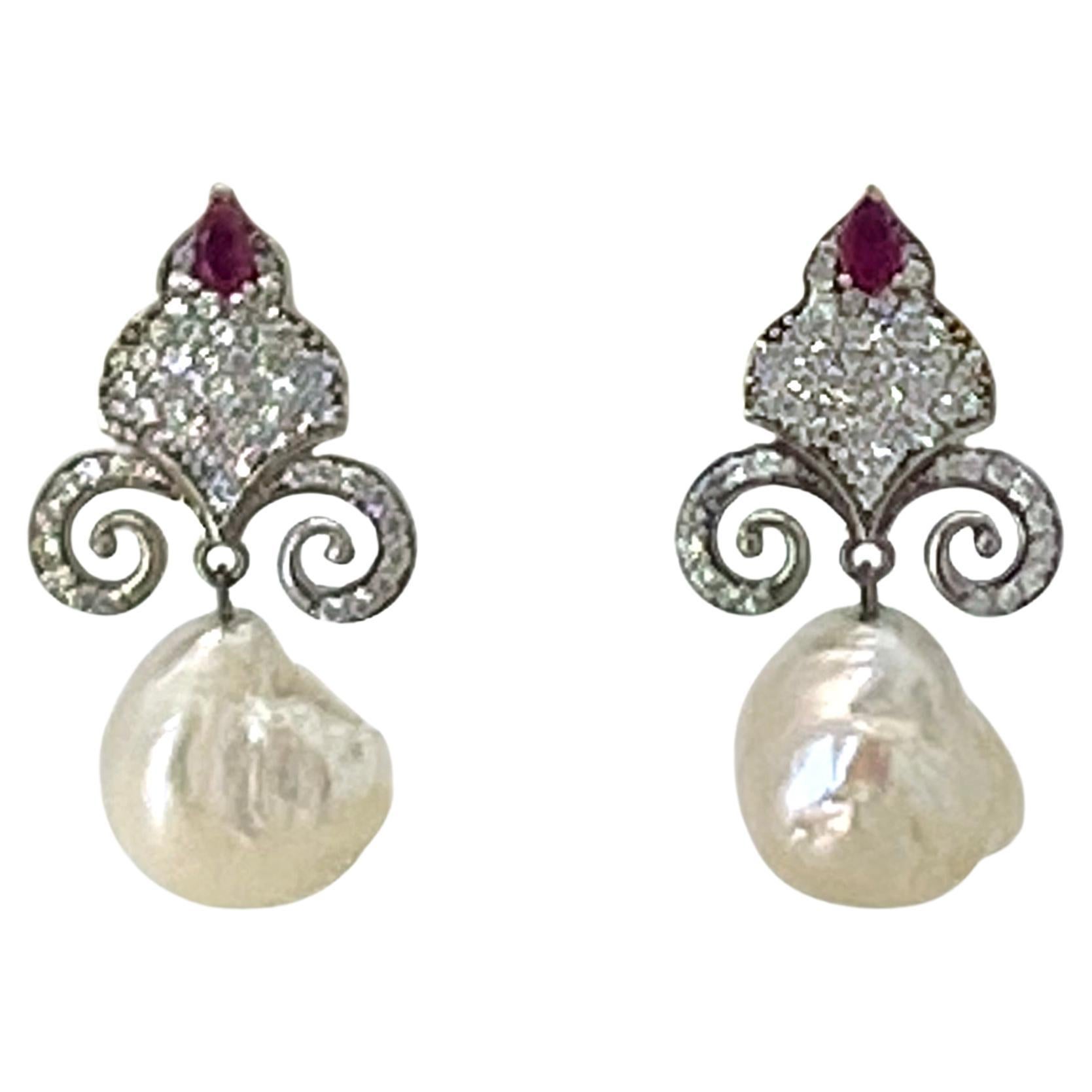 Ruby and Baroque Pearl Fleur-de-Lis Dangle Earrings in vendita 1
