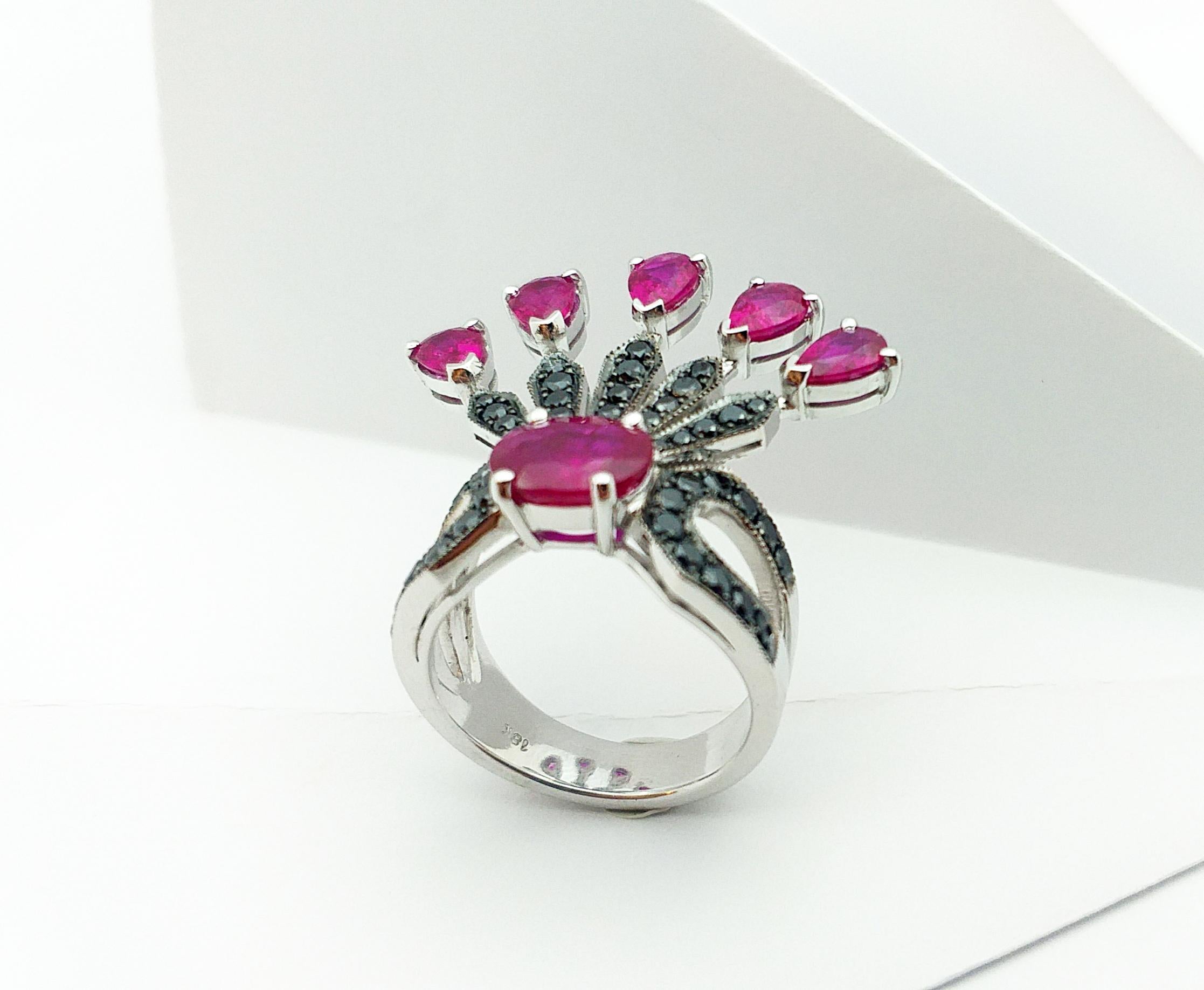 Anillo de rubí y diamante negro engastado en oro blanco de 18 quilates en venta 9