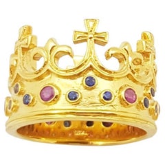 Crown-Ring mit Rubin und blauem Saphir in 14 Karat Goldfassung