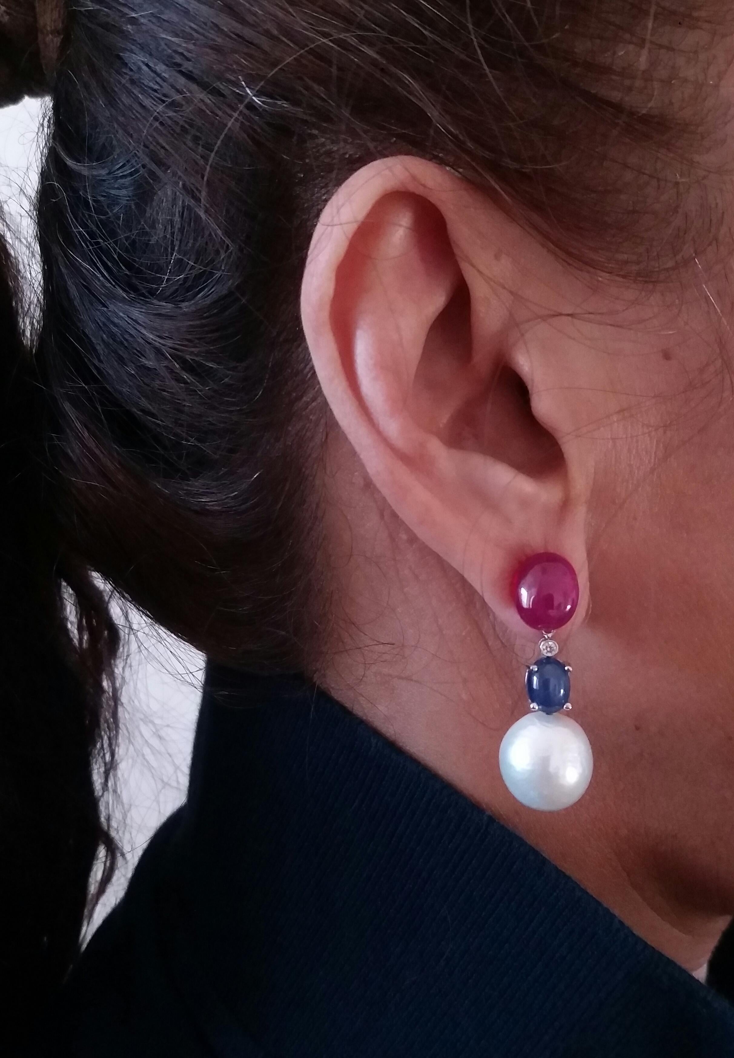 Donna Ruby And Blue Sapphire Oval Cabochons Baroque Pearls 14K Gold Diamonds Earrings in vendita