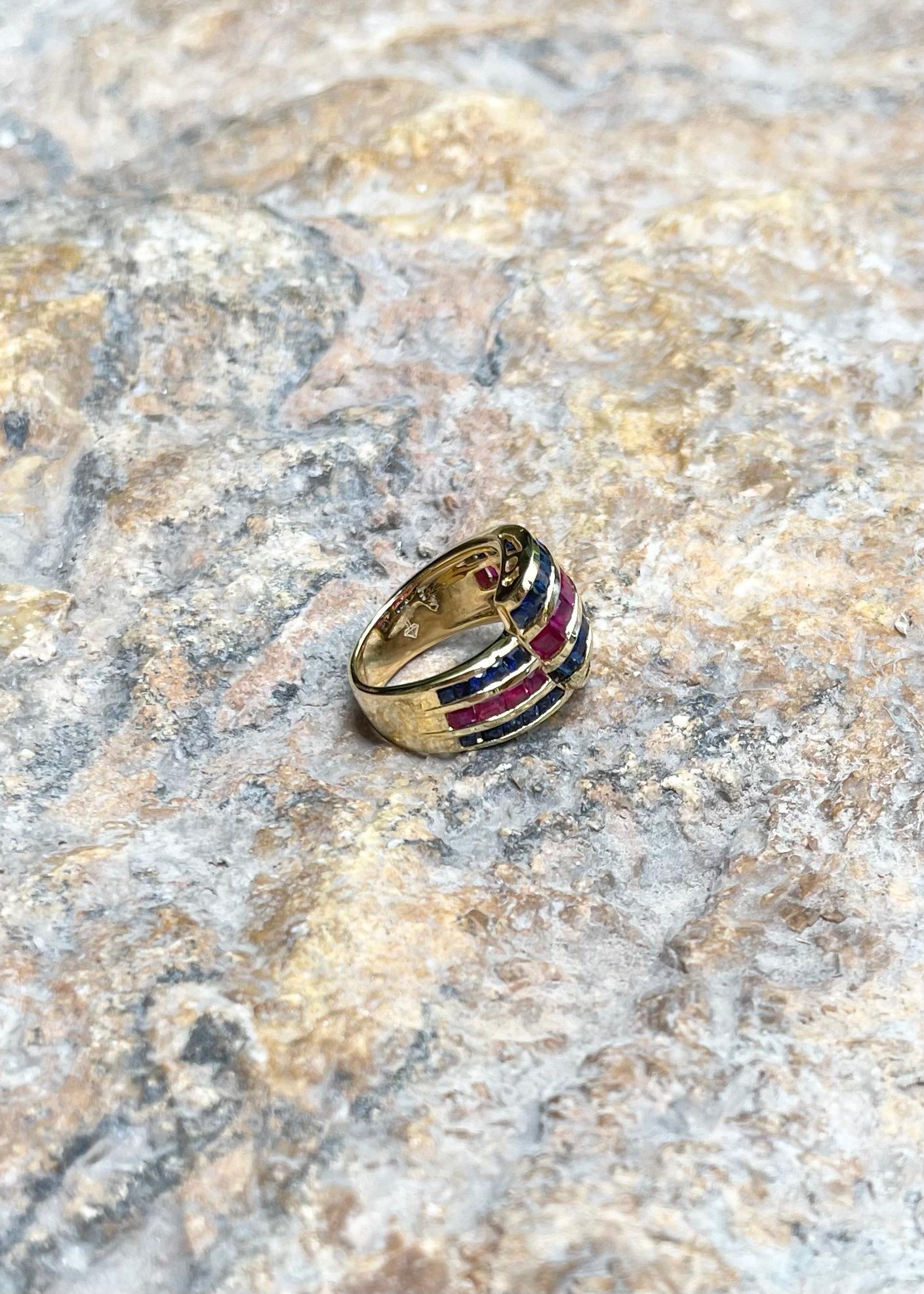 Anello con rubino e zaffiro blu incastonati in oro 18 carati in vendita 5