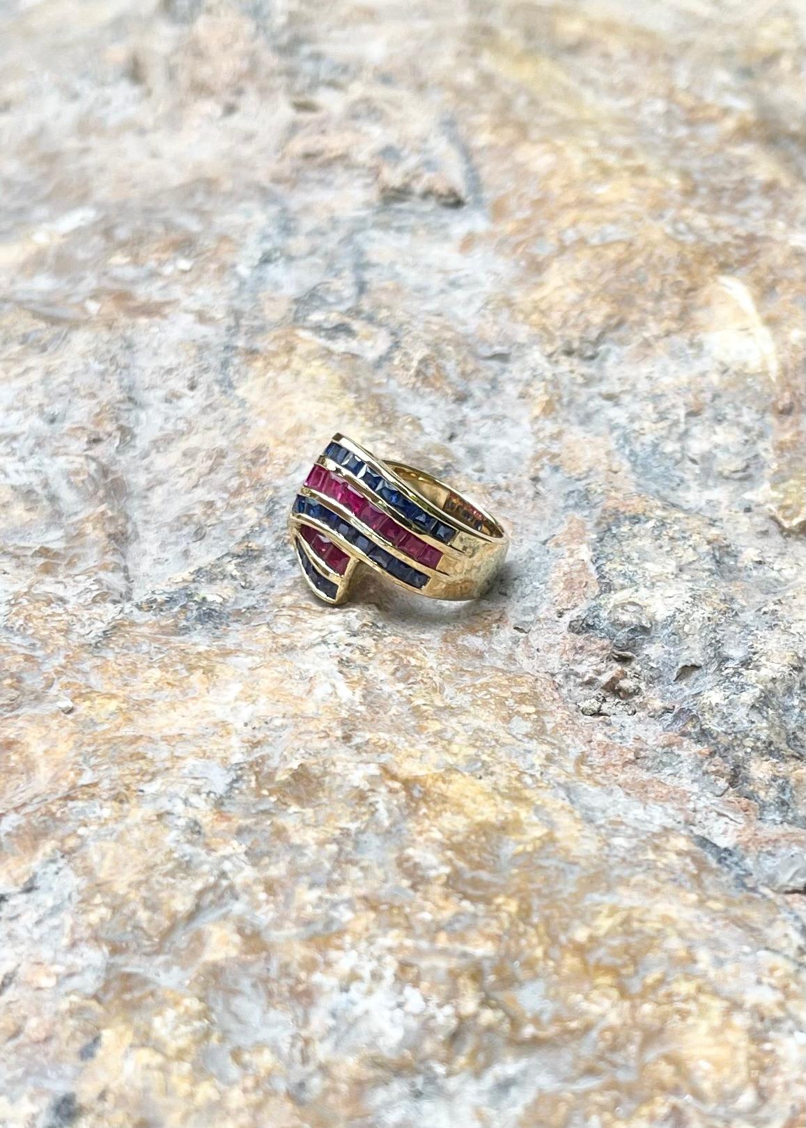 Anello con rubino e zaffiro blu incastonati in oro 18 carati in vendita 6