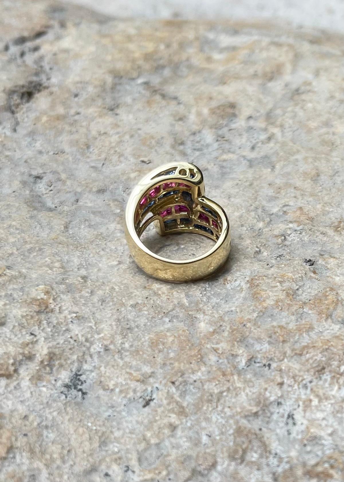 Anello con rubino e zaffiro blu incastonati in oro 18 carati in vendita 8
