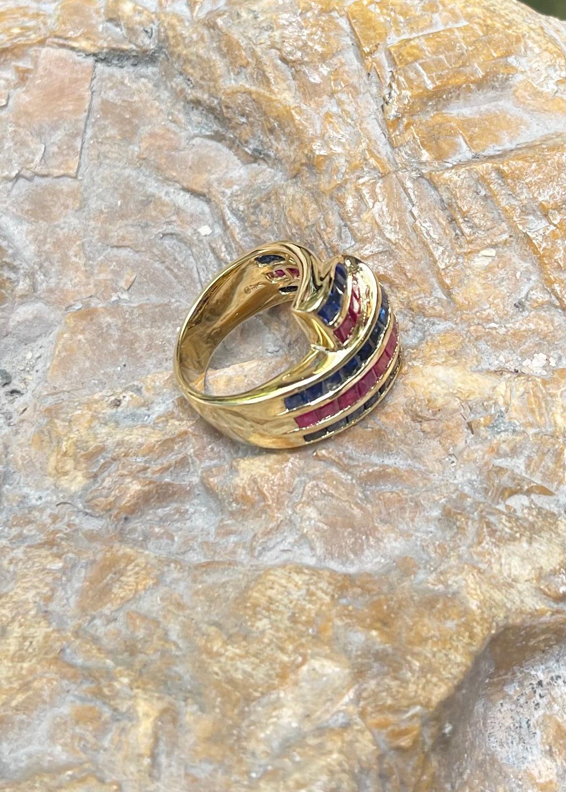 Anello con rubino e zaffiro blu incastonati in oro 18 carati in vendita 10