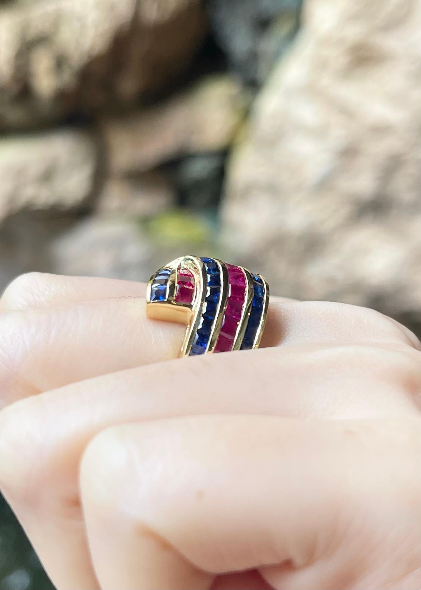 Anello con rubino e zaffiro blu incastonati in oro 18 carati in vendita 1