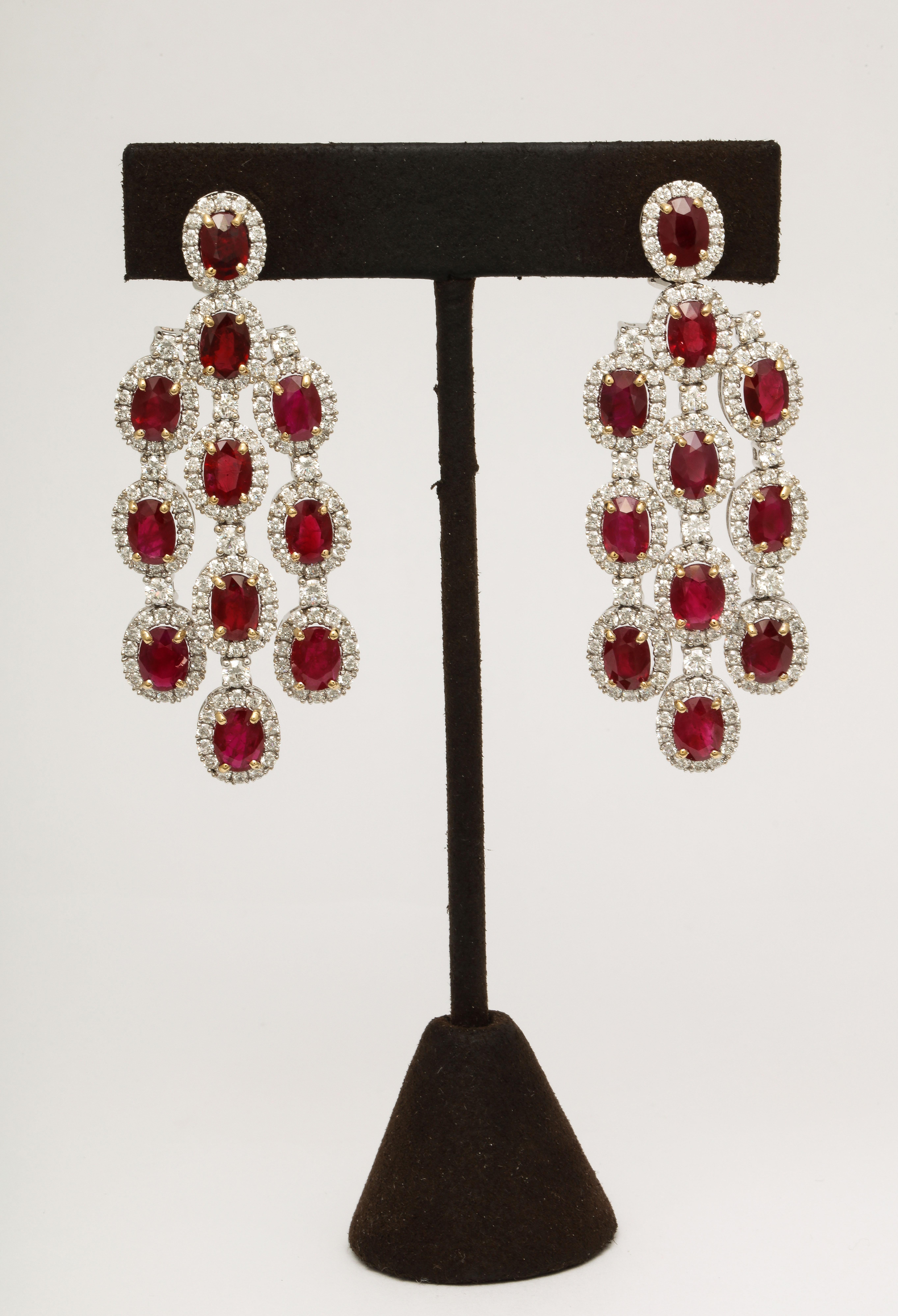 
21.04 carats of Fine Oval Ruby.

6.52 carats of White Round Brilliant cut Diamonds. 

Approximately 2.40 inch length. 

Set in 18k white and yellow gold 
