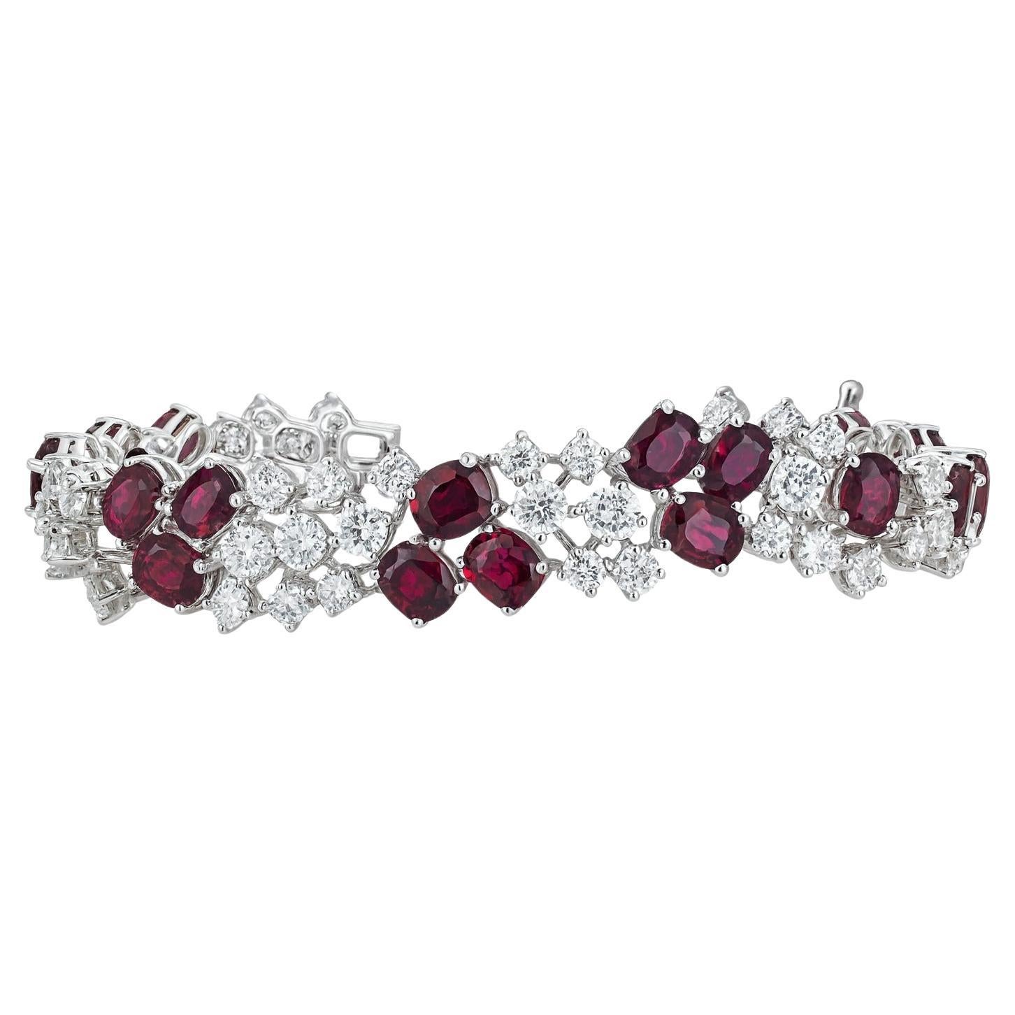 Bracelet en or blanc 18 carats, rubis et diamants 17 carats en vente