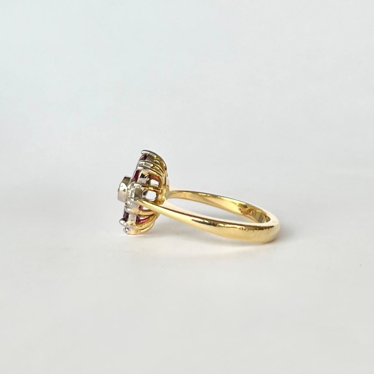 18 Karat Gold Cluster-Ring mit Rubin und Diamant Damen im Angebot