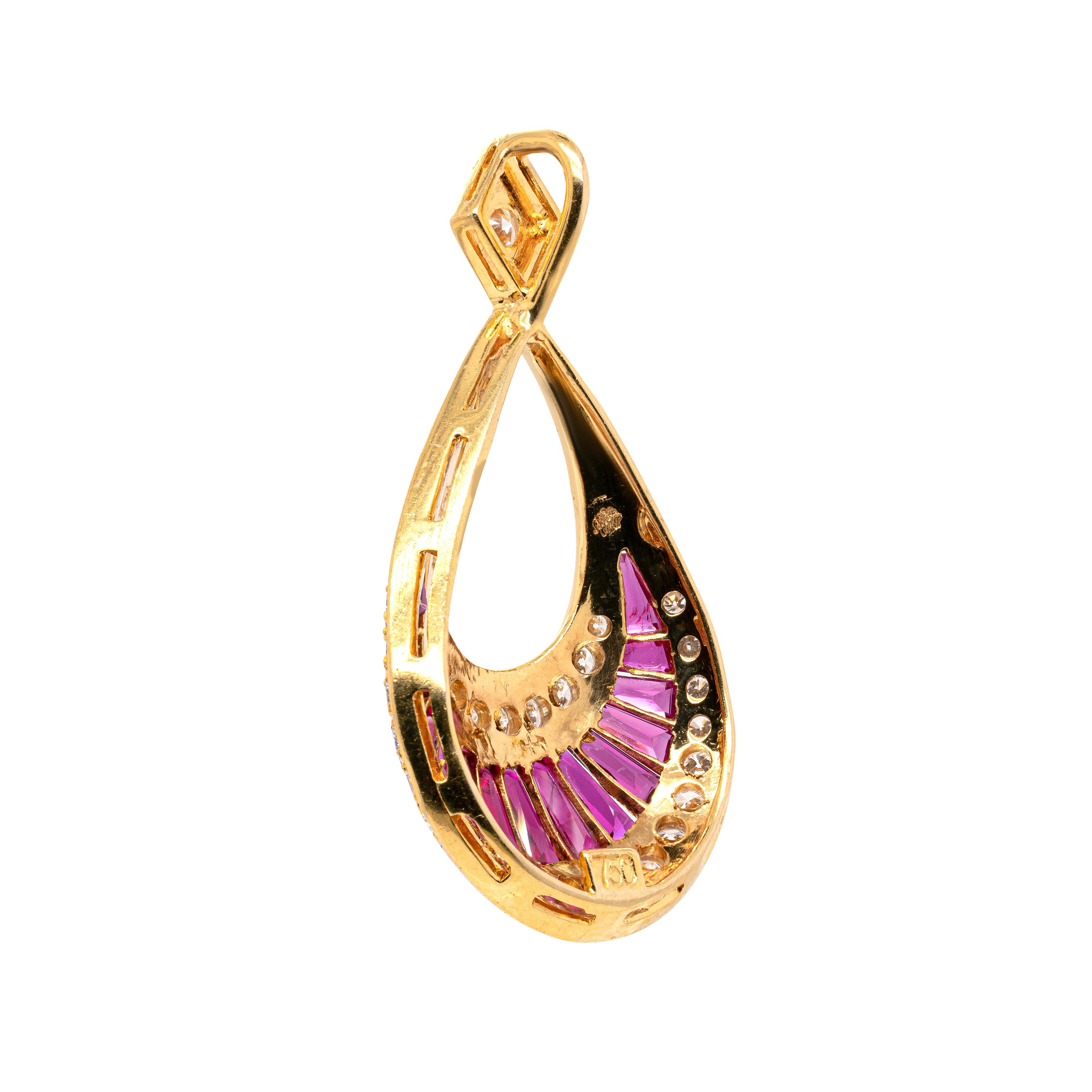 Ruby and Diamond 18 Carat Yellow Gold Earrings and Pendant Set In Excellent Condition For Sale In London, GB