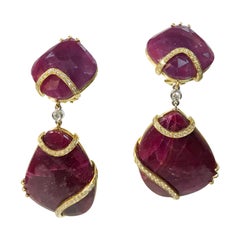 Boucles d'oreilles pendantes en or 18 carats:: rubis et diamants