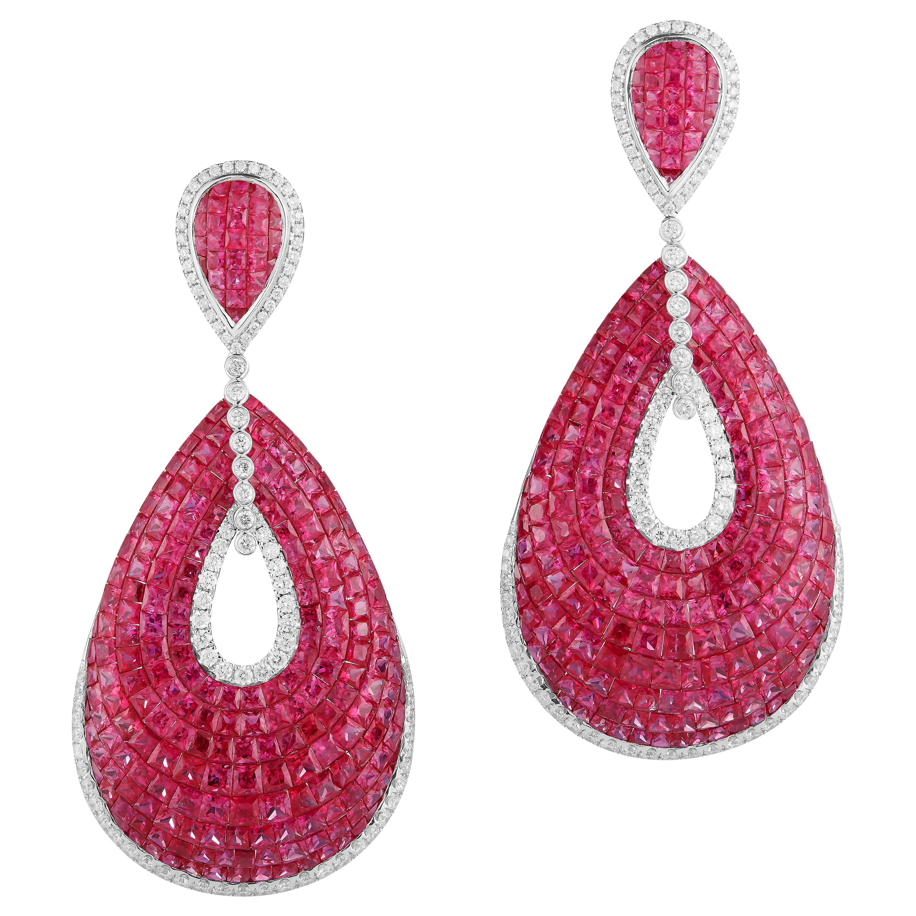 Boucles d'oreilles pendantes en or blanc 18 carats avec rubis et diamants