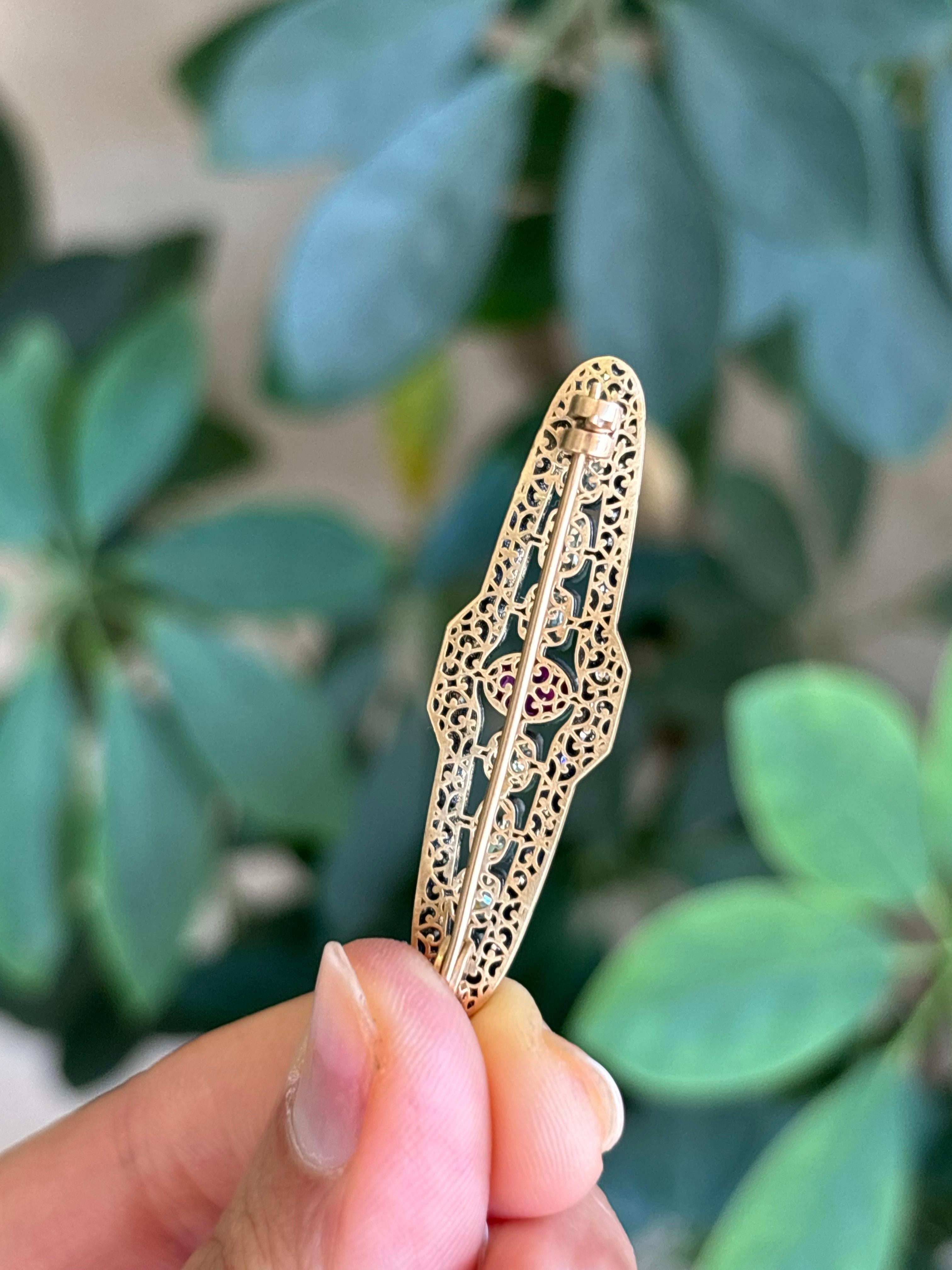 Taille vieille Europe Broche en or 18K avec rubis et diamants en vente