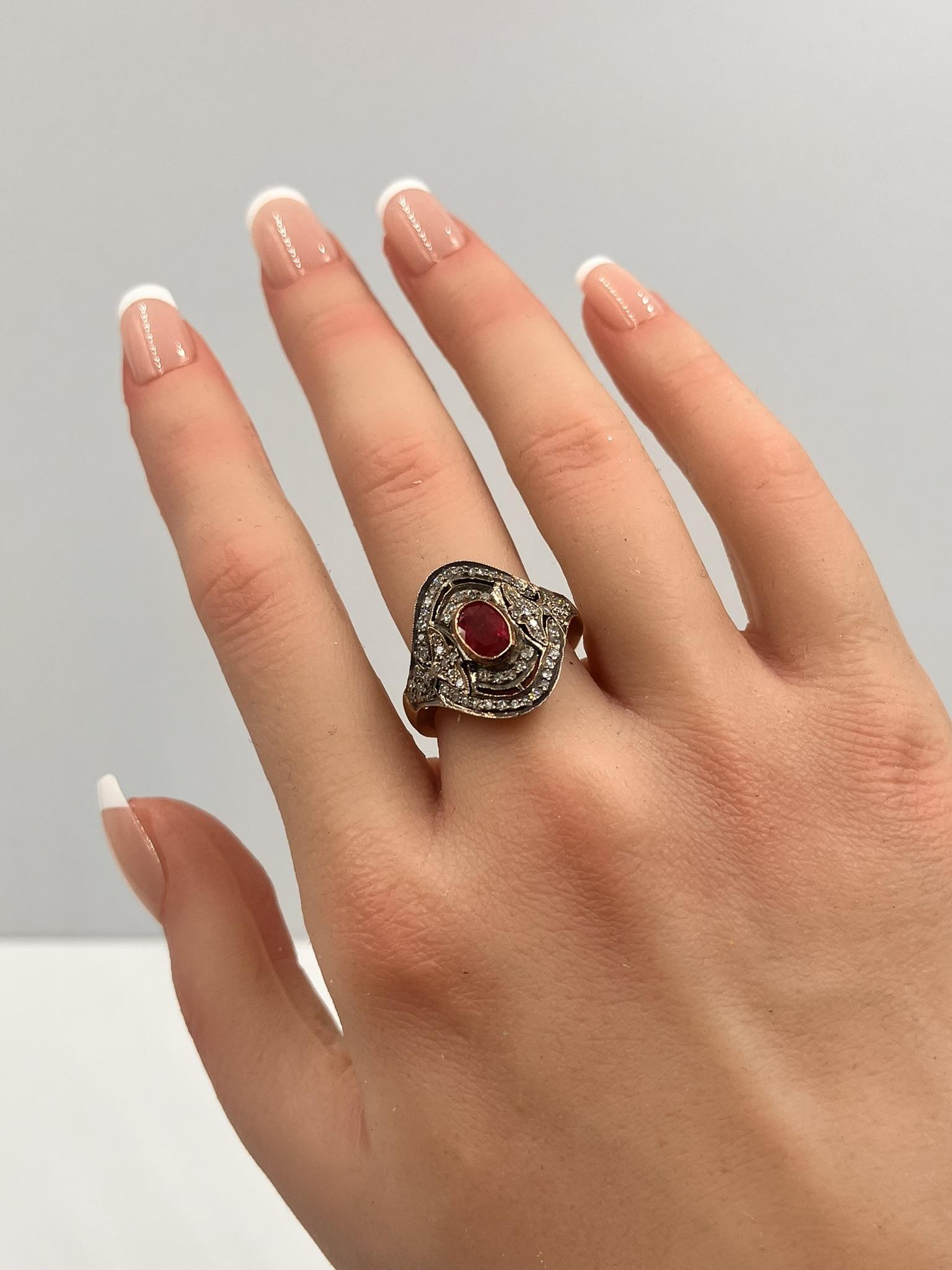 Bague en or 18K avec rubis et diamants en vente 5
