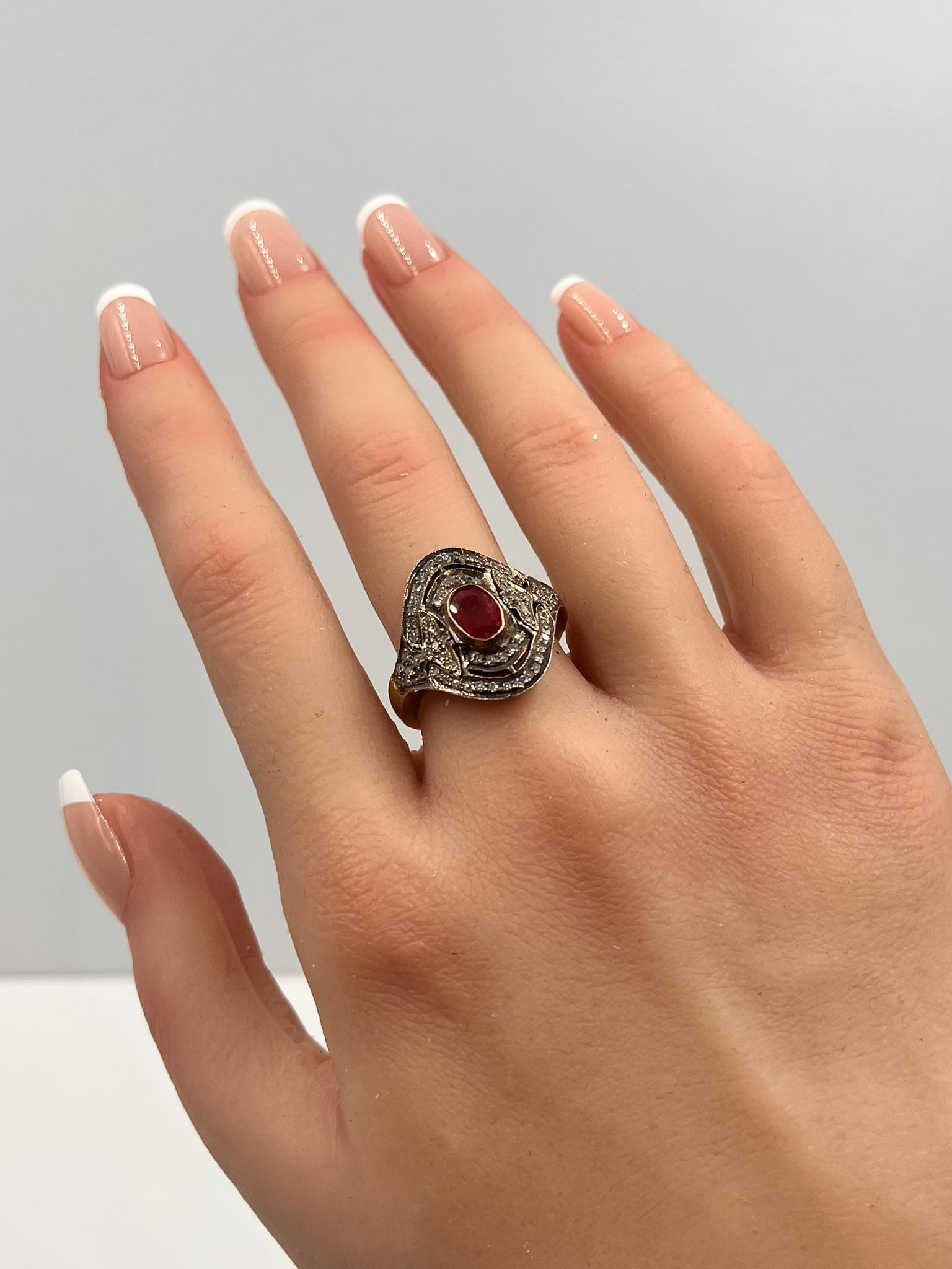 Bague en or 18K avec rubis et diamants en vente 6