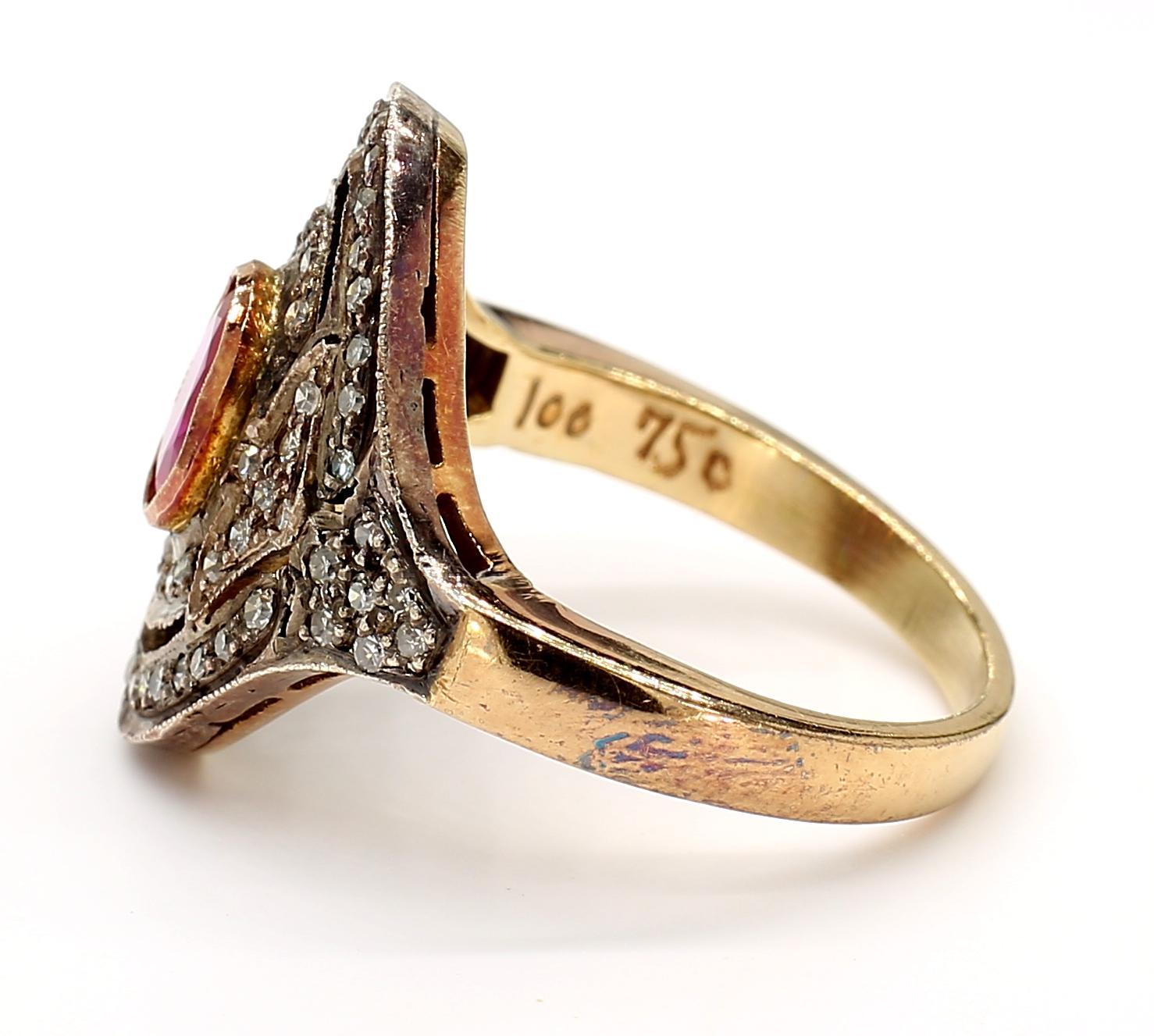 Bague en or 18K avec rubis et diamants Bon état - En vente à New York, NY