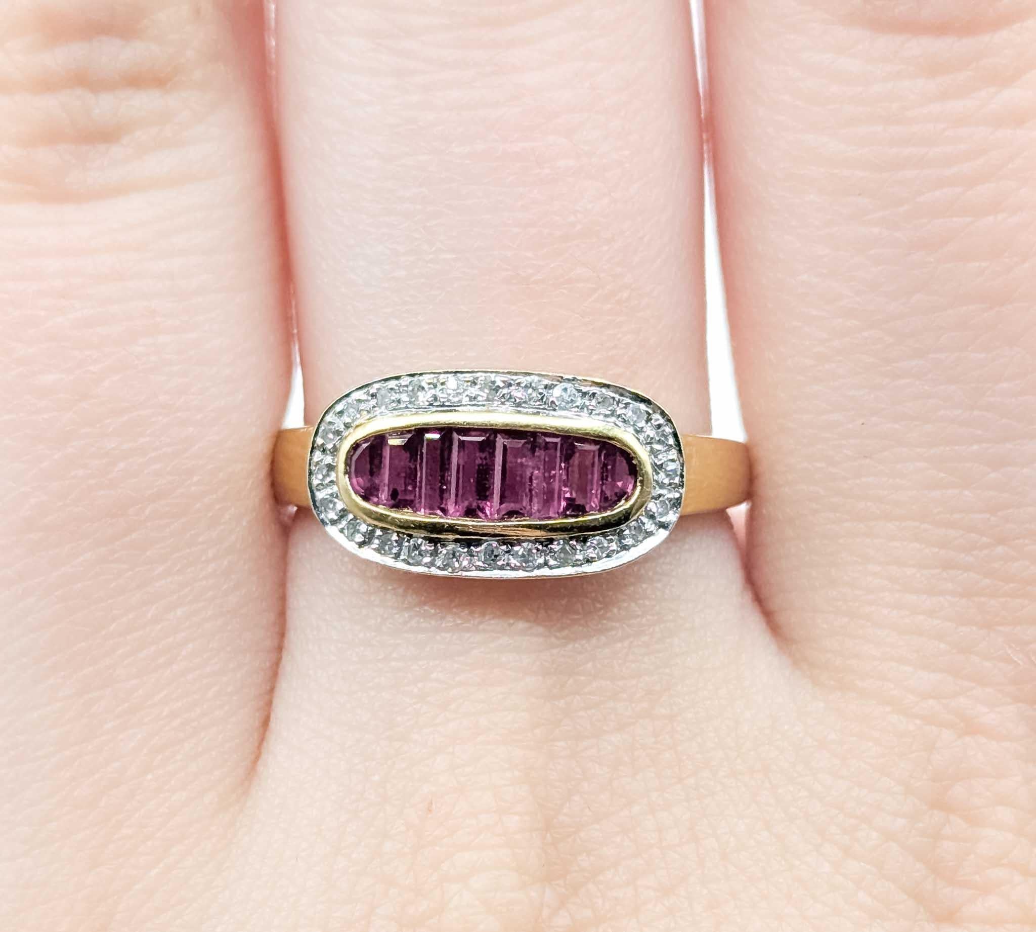 Bague en or 18k avec rubis et diamants Excellent état - En vente à Bloomington, MN