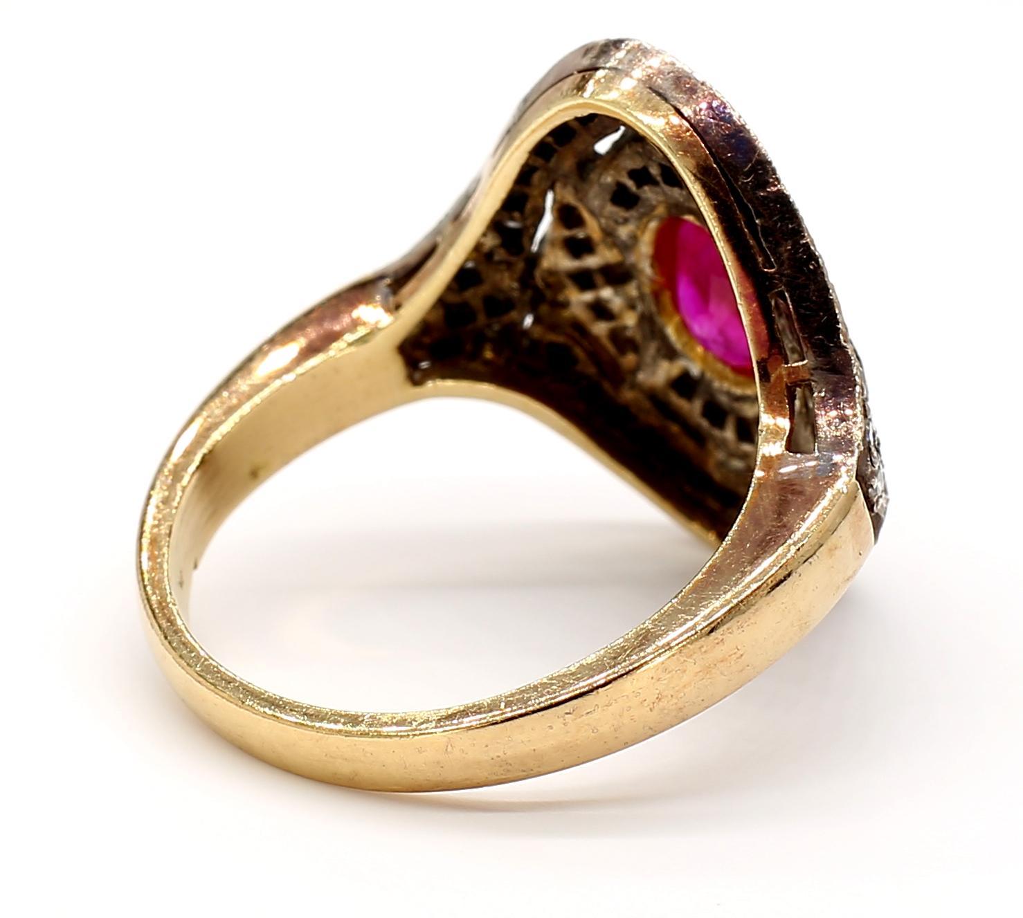 Bague en or 18K avec rubis et diamants en vente 2