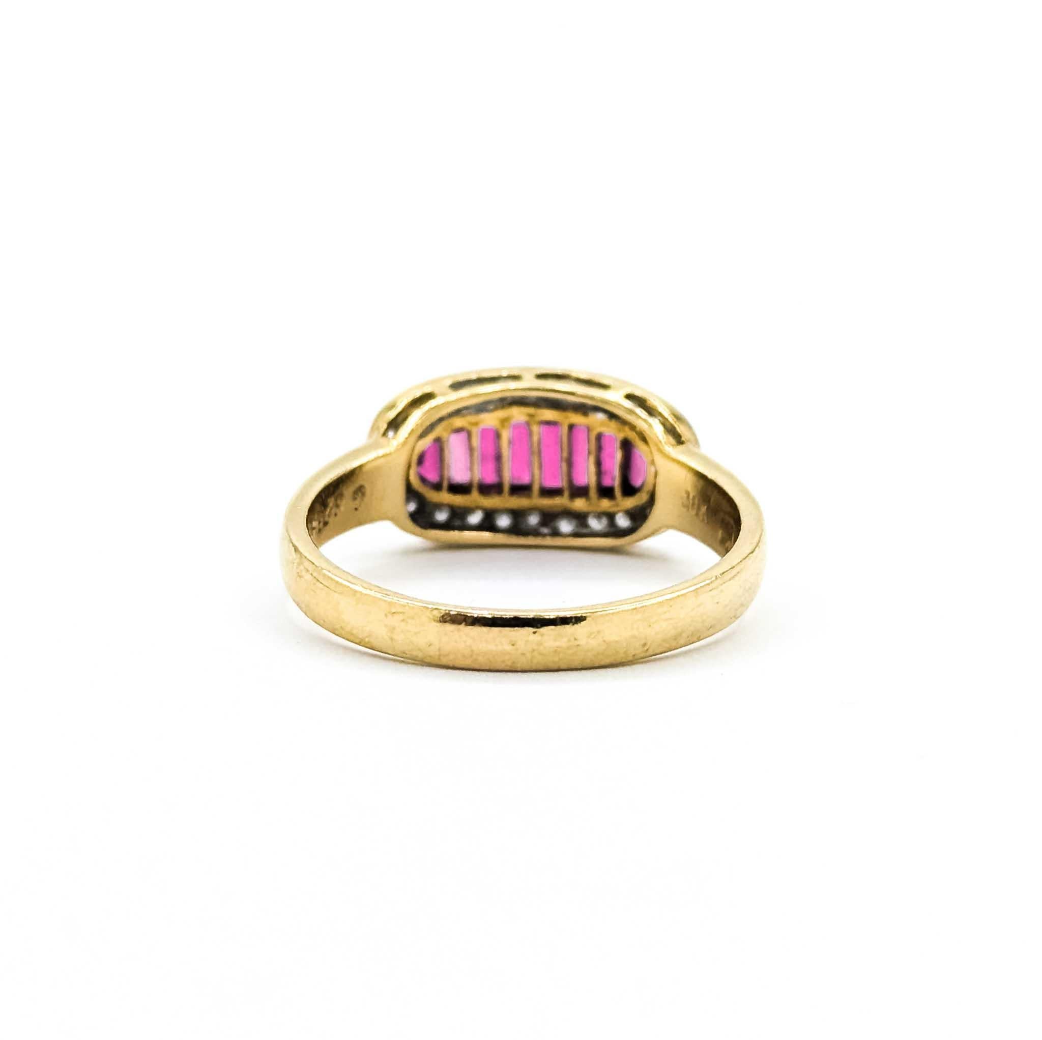 Bague en or 18k avec rubis et diamants en vente 2