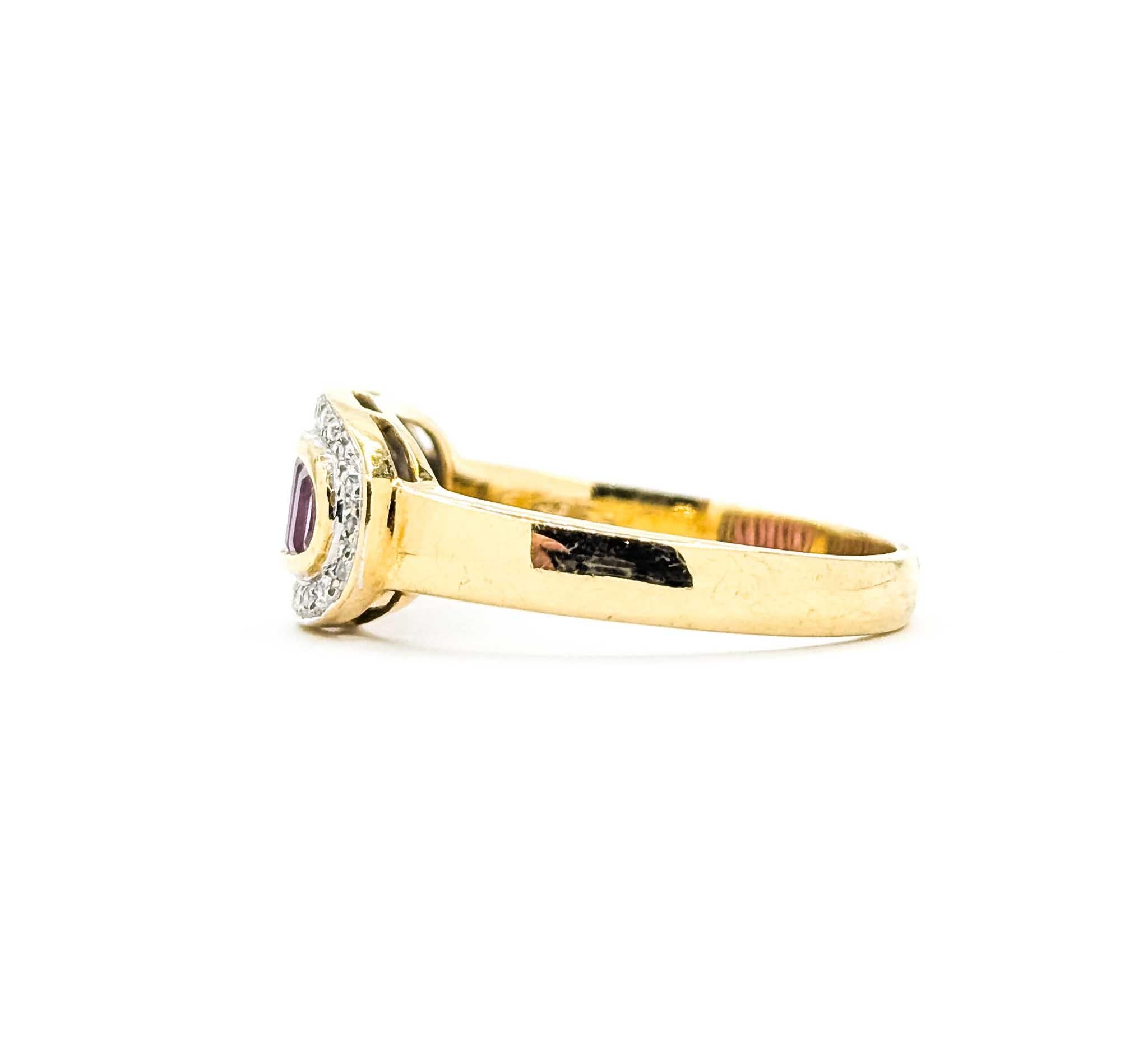 Bague en or 18k avec rubis et diamants en vente 3