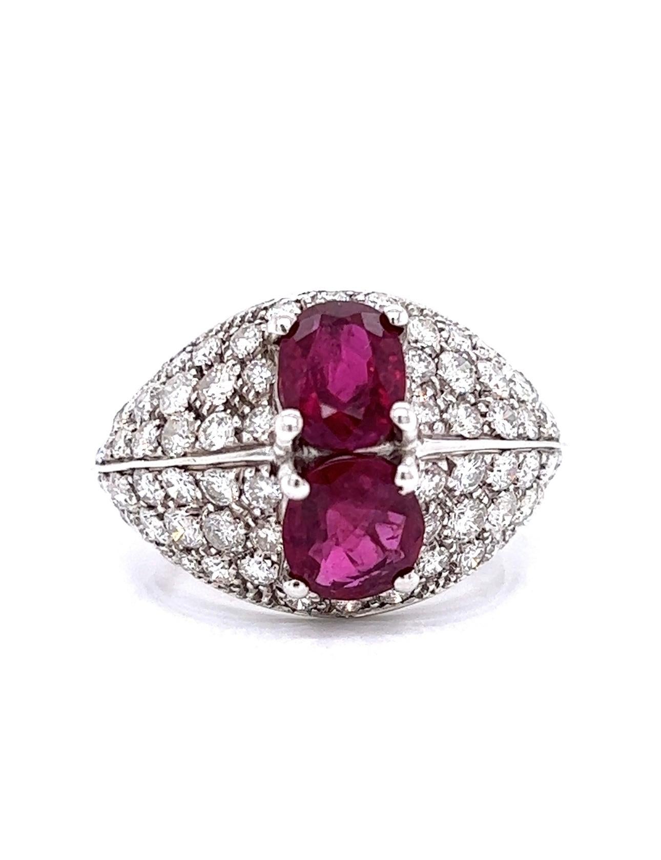 Bague en or blanc 18K avec rubis et diamants Bon état - En vente à Derby, NY