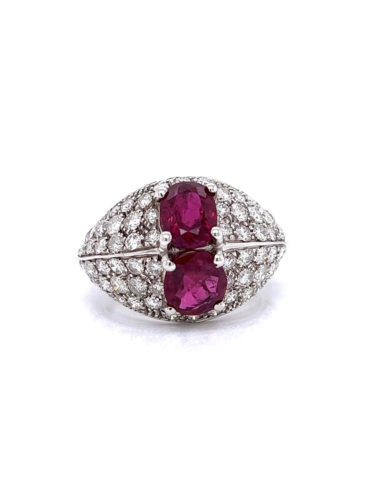 Bague en or blanc 18K avec rubis et diamants Pour femmes en vente