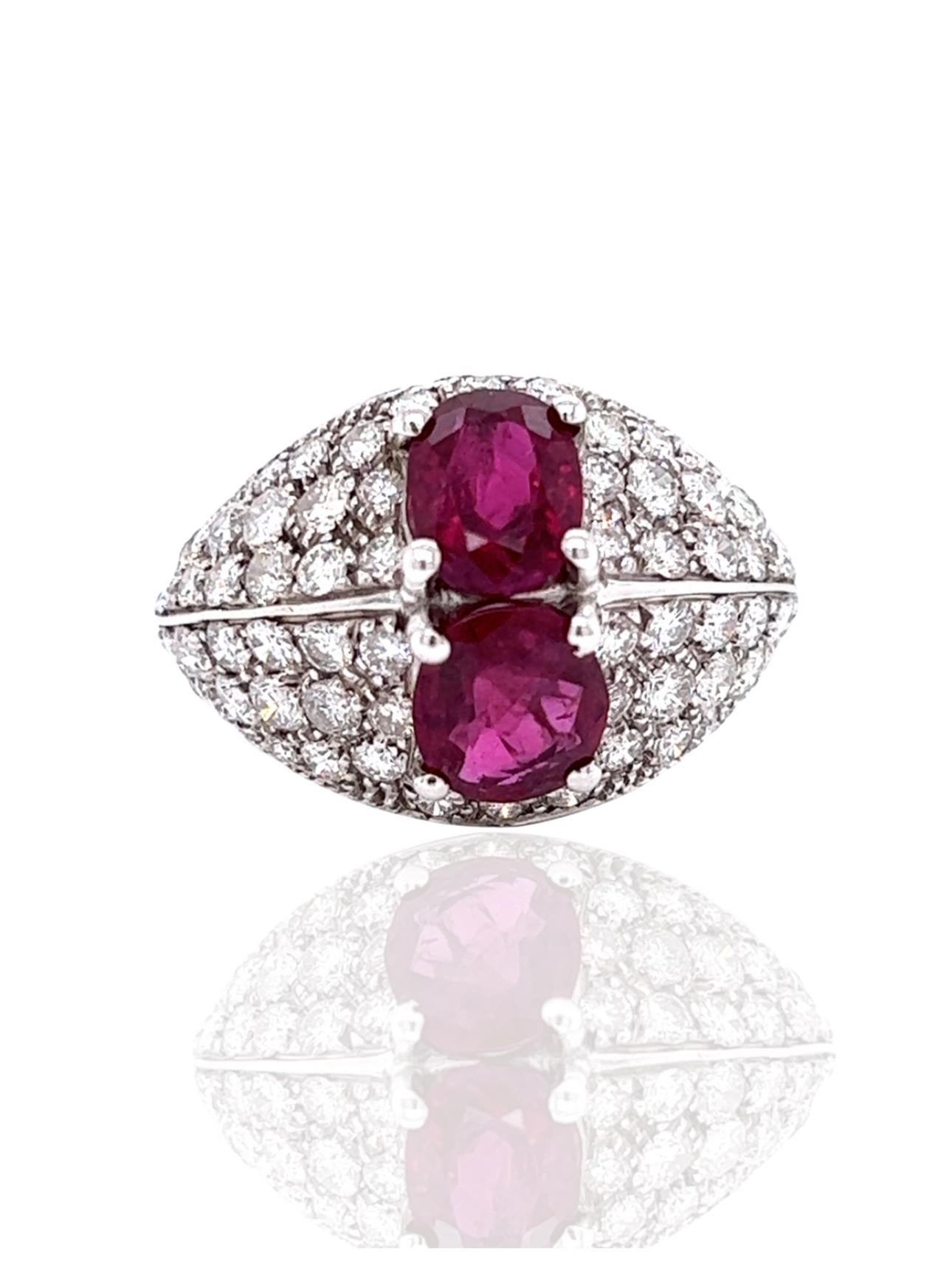 Bague en or blanc 18K avec rubis et diamants en vente 3
