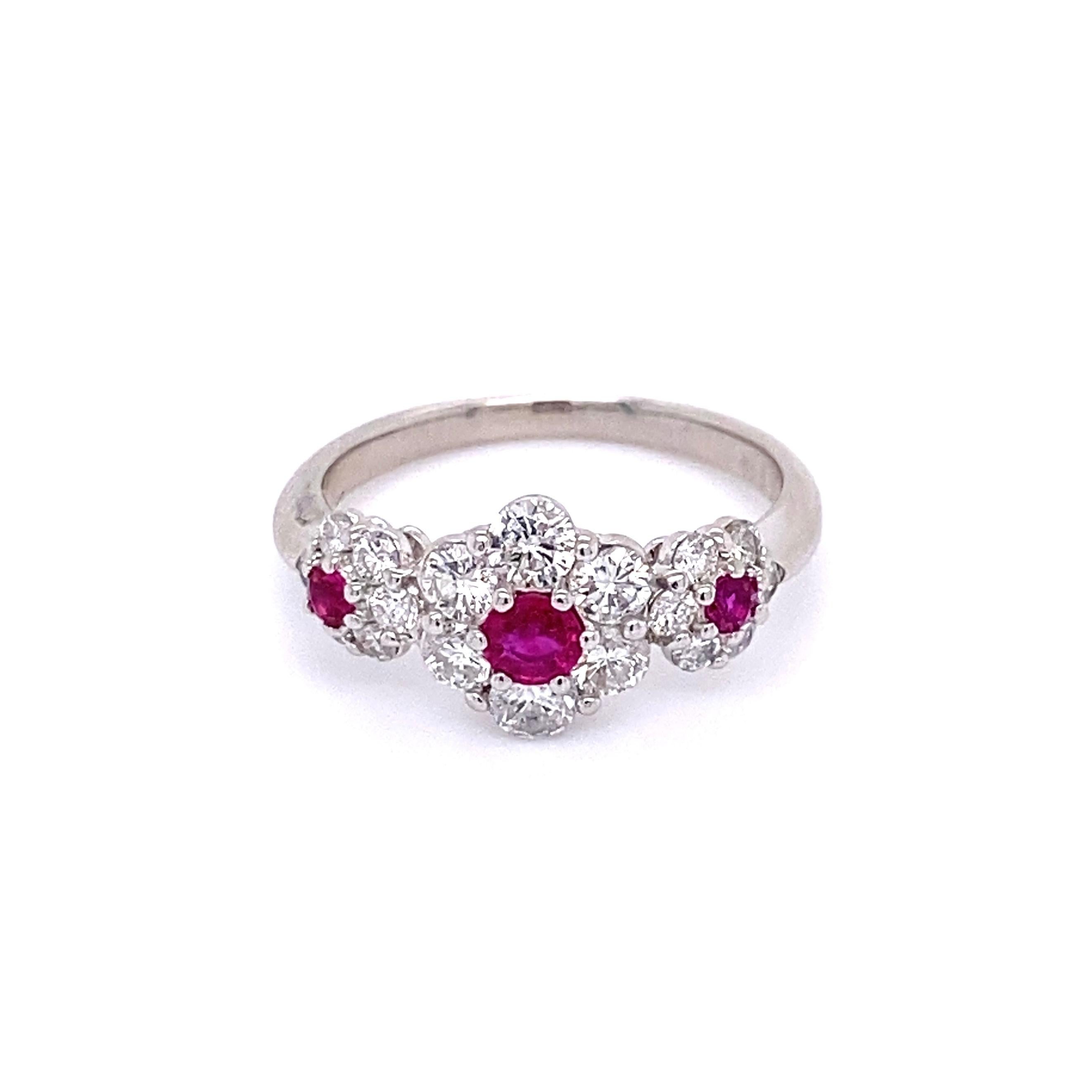 Ruby and Diamond 3 Stone Platinum Band Ring Estate Fine Jewelry In Excellent Condition For Sale In Montreal, QC