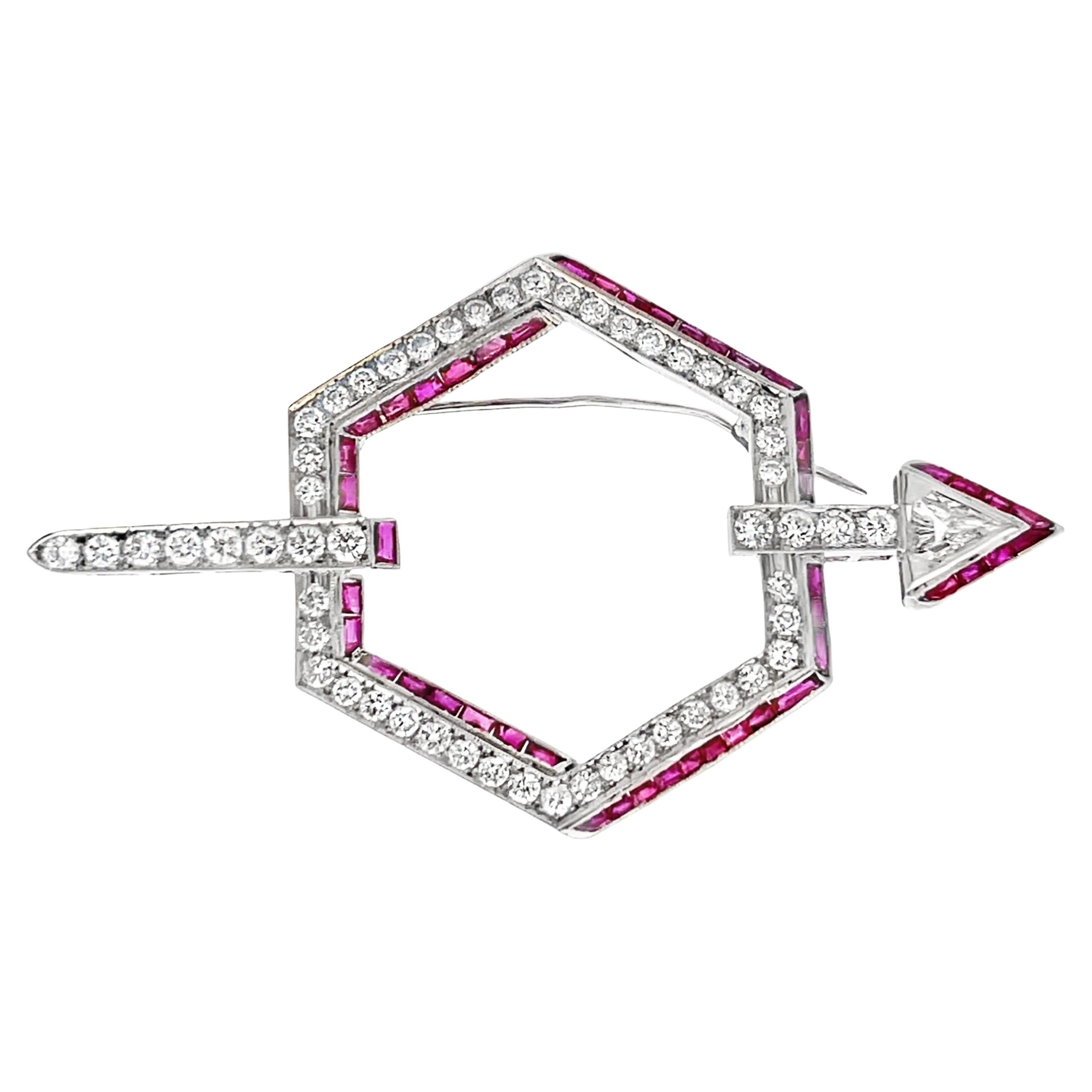 Spilla Arrow con rubini e diamanti