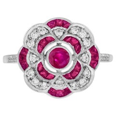 Anillo en racimo floral estilo Art Decó de oro blanco de 14 quilates con rubíes y diamantes