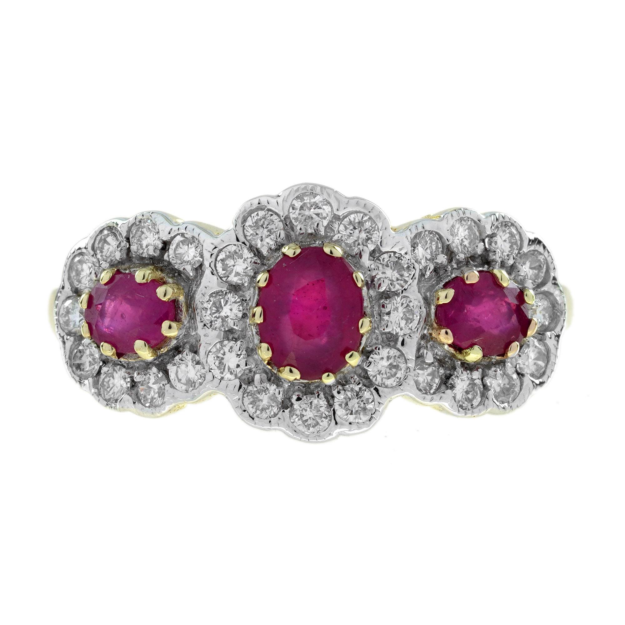 Anillo de tres piedras estilo Art Decó con rubíes y diamantes en oro de dos tonos de 9 quilates