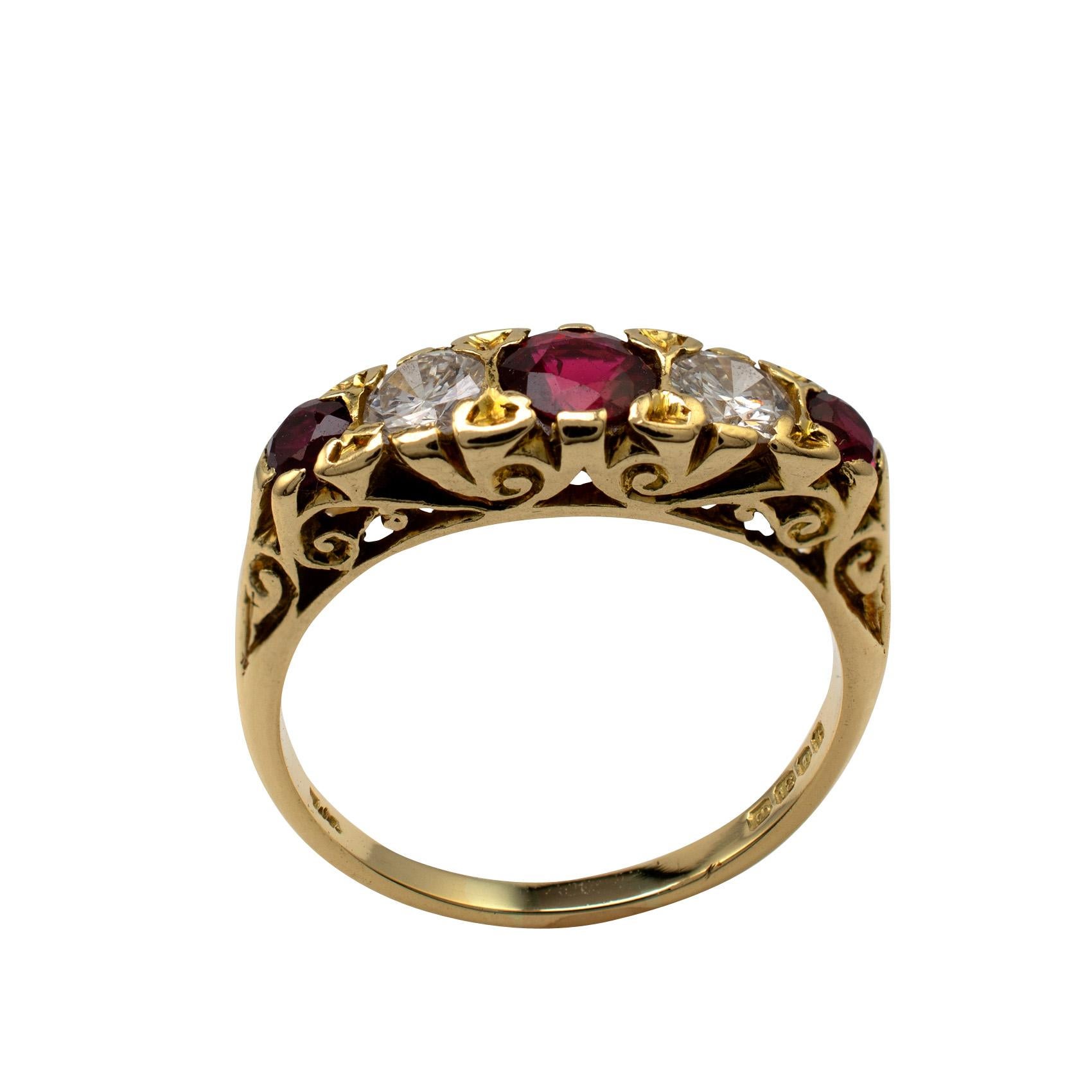 Ruby and Diamond Band, 1.10 Carat, 18 Karat Gold, Hallmarked London 1974 im Zustand „Hervorragend“ in Preston, Lancashire