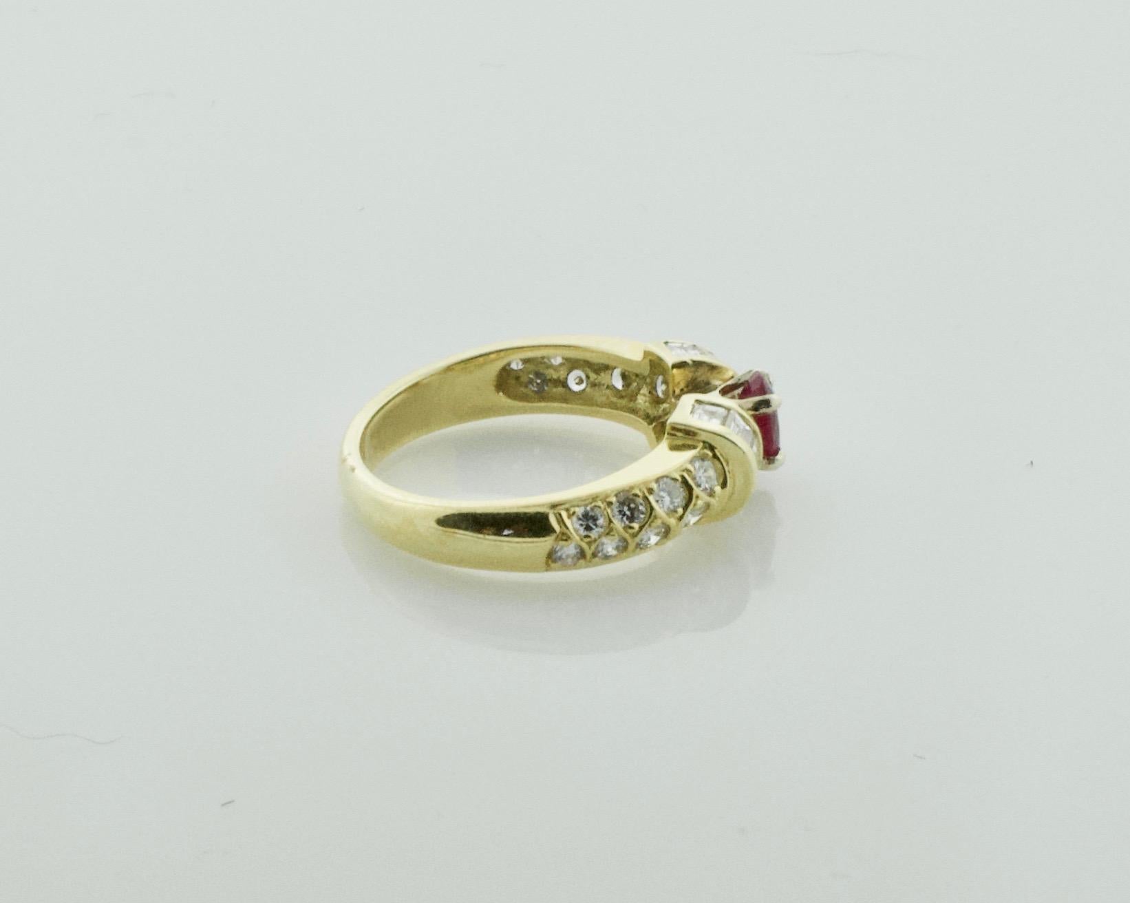Rubin- und Diamant-Ring aus 18 Karat Gelbgold im Zustand „Hervorragend“ im Angebot in Wailea, HI