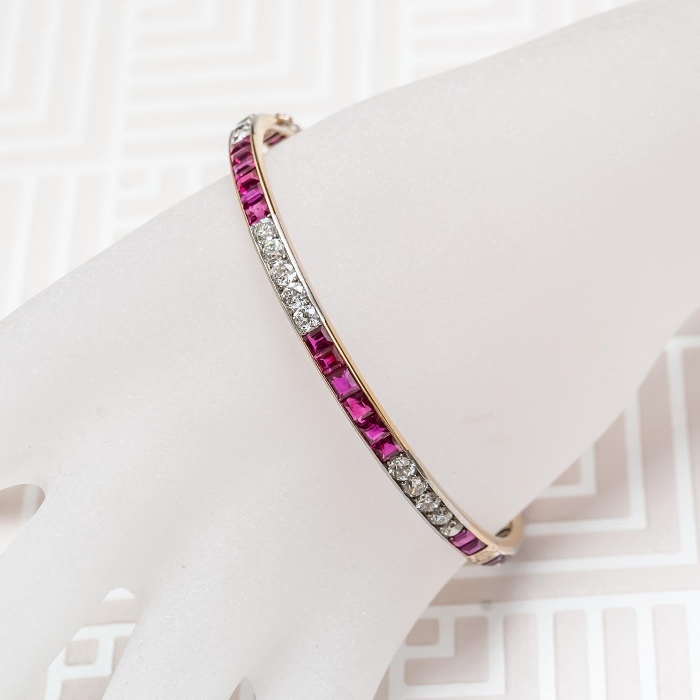 Ruby and Diamond Bangle In Good Condition In London, GB