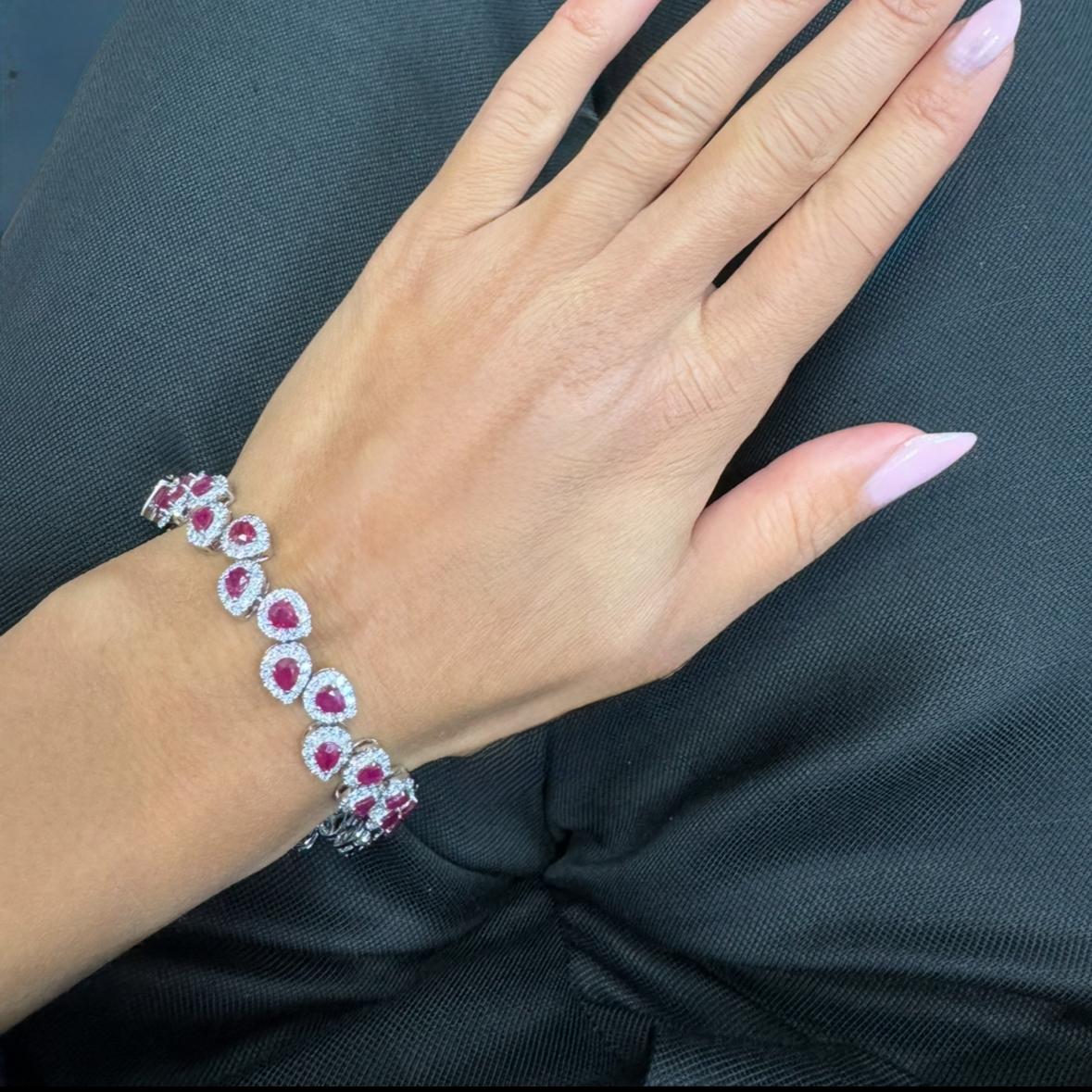Ruby and diamond bracelet 18k white gold Corte pera en venta