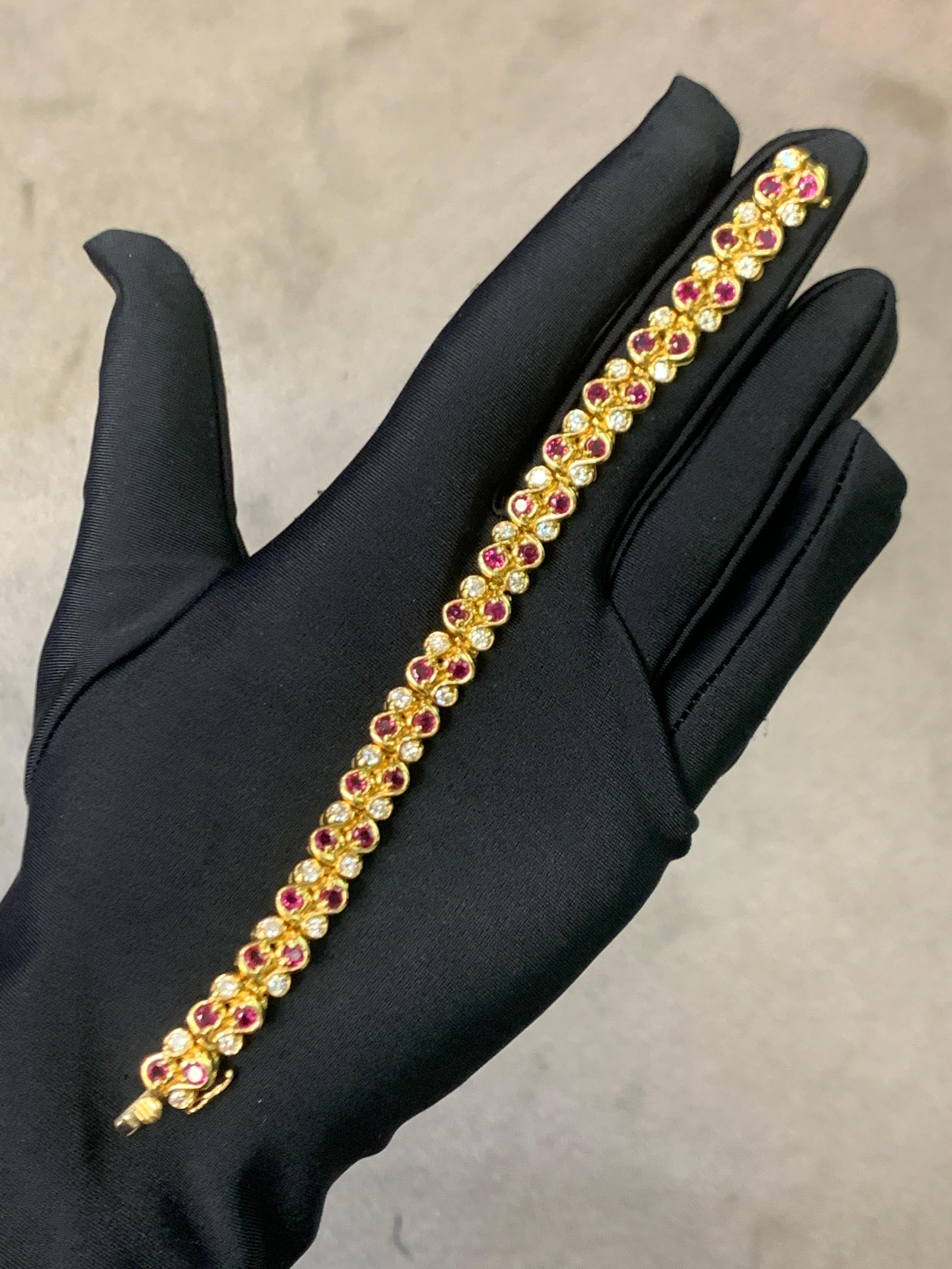 Armband mit Rubin und Diamanten (Rundschliff) im Angebot