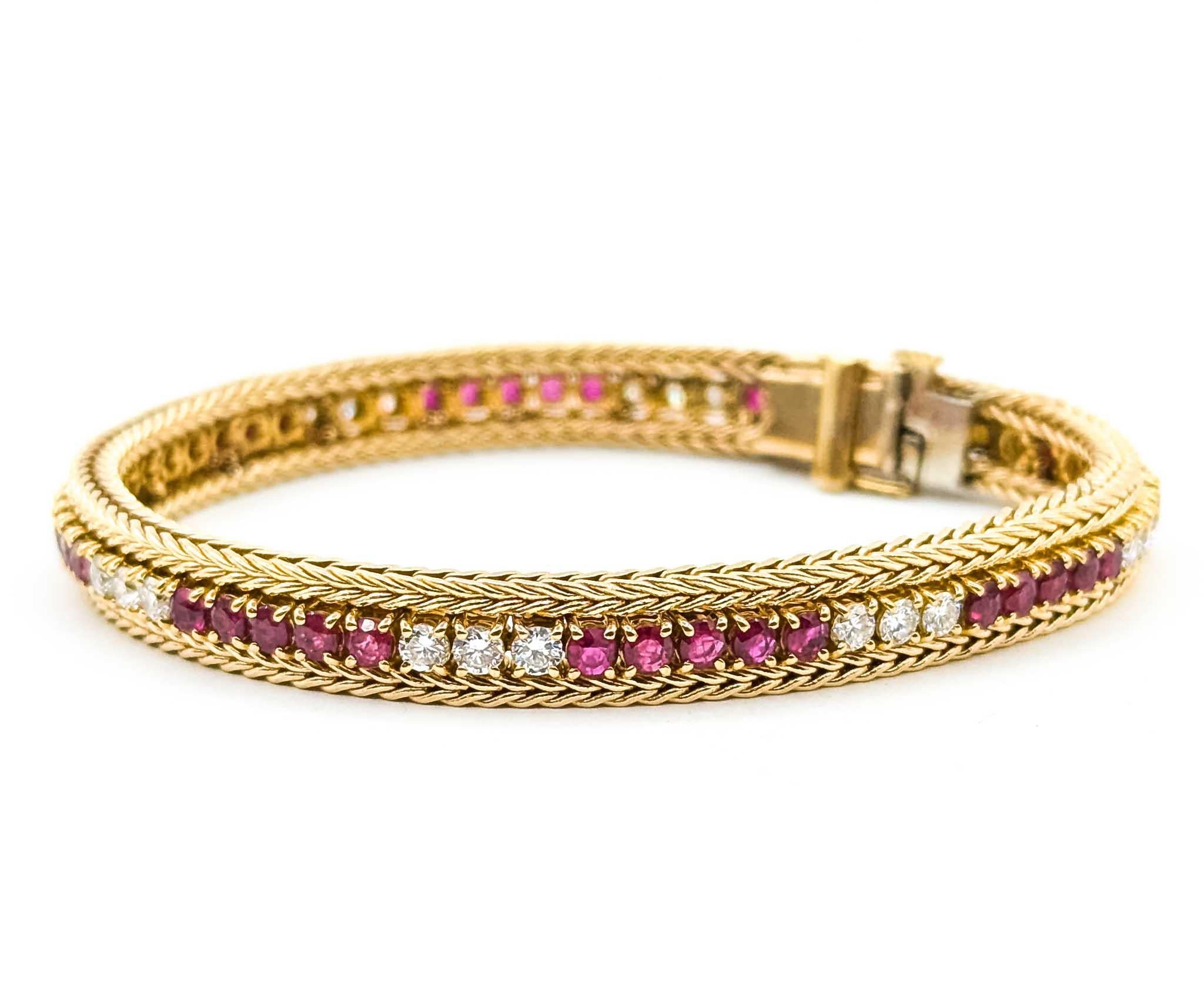Bracelet en or jaune 14k avec rubis et diamants Excellent état - En vente à Bloomington, MN